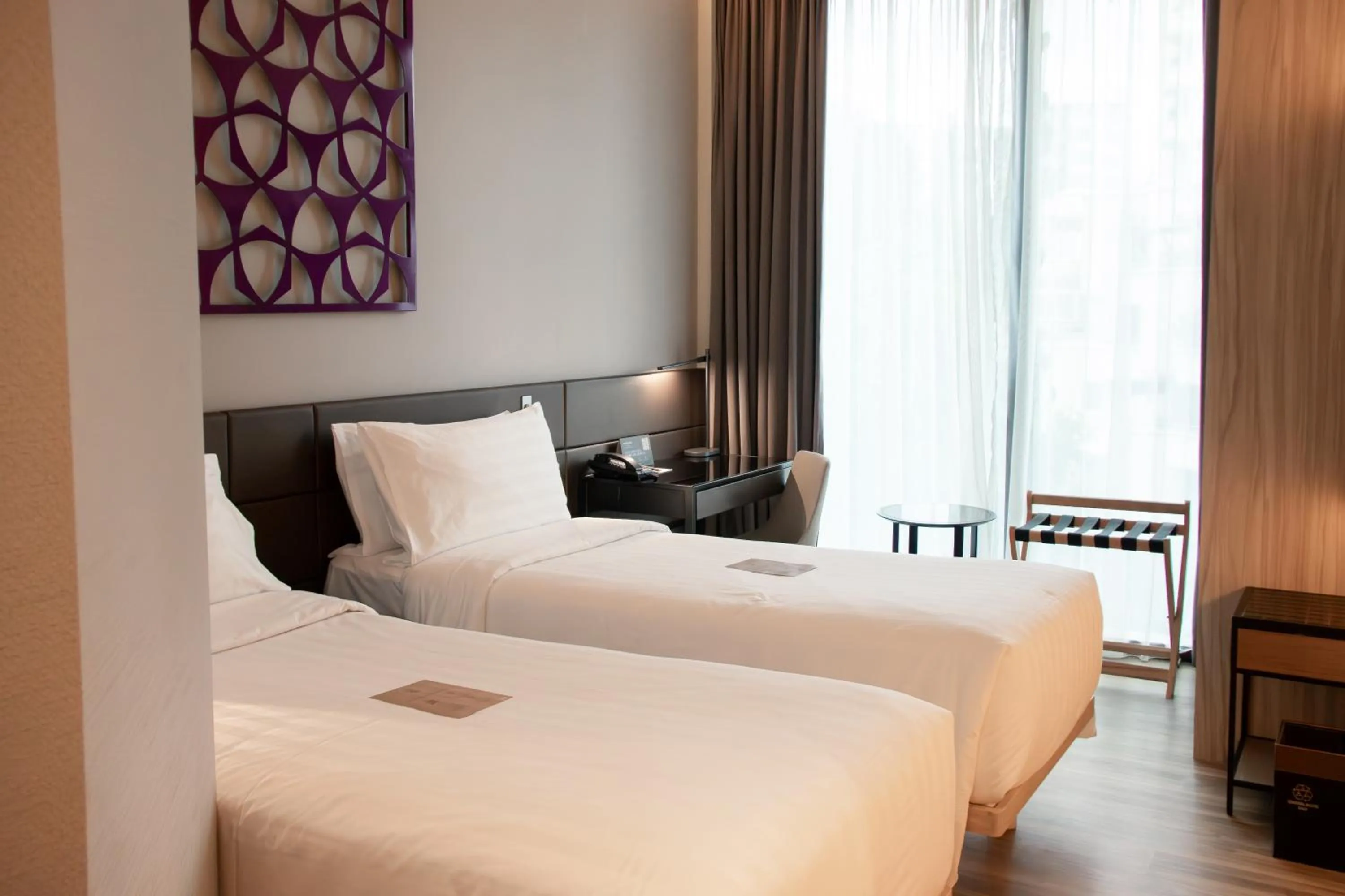 Bed in Mercure Singapore On Stevens