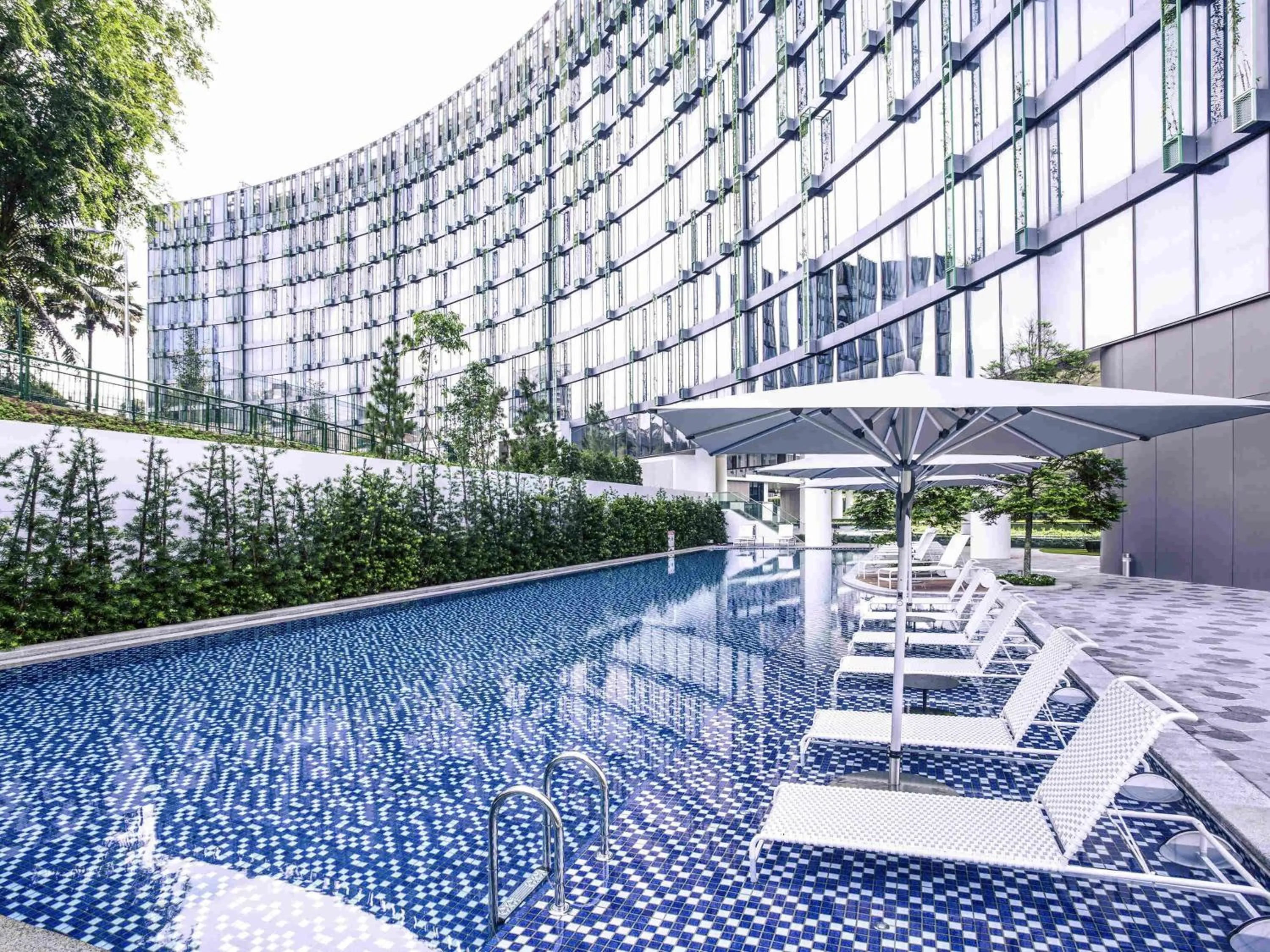 Pool view in Mercure Singapore On Stevens