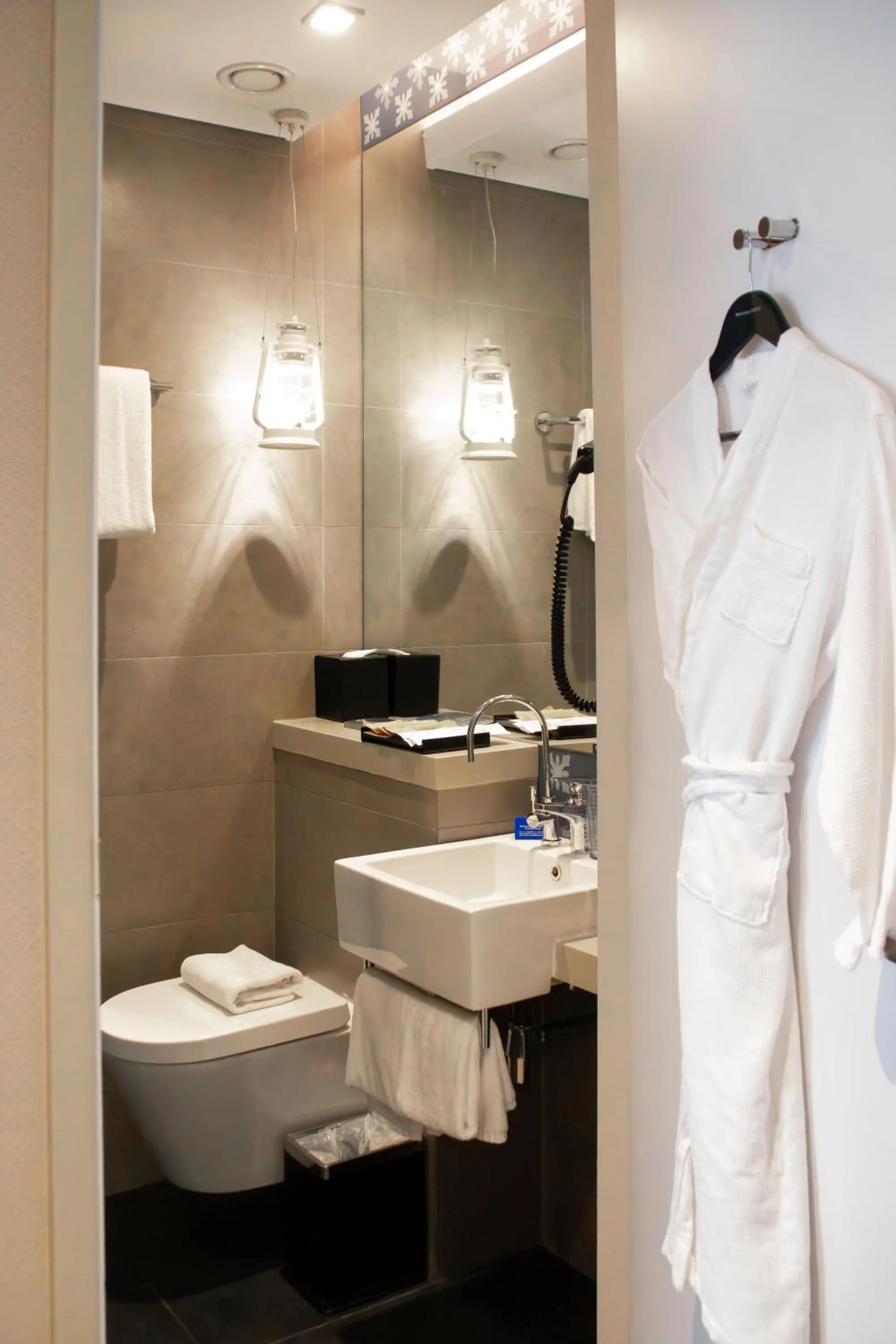 Bathroom in Mercure Singapore On Stevens