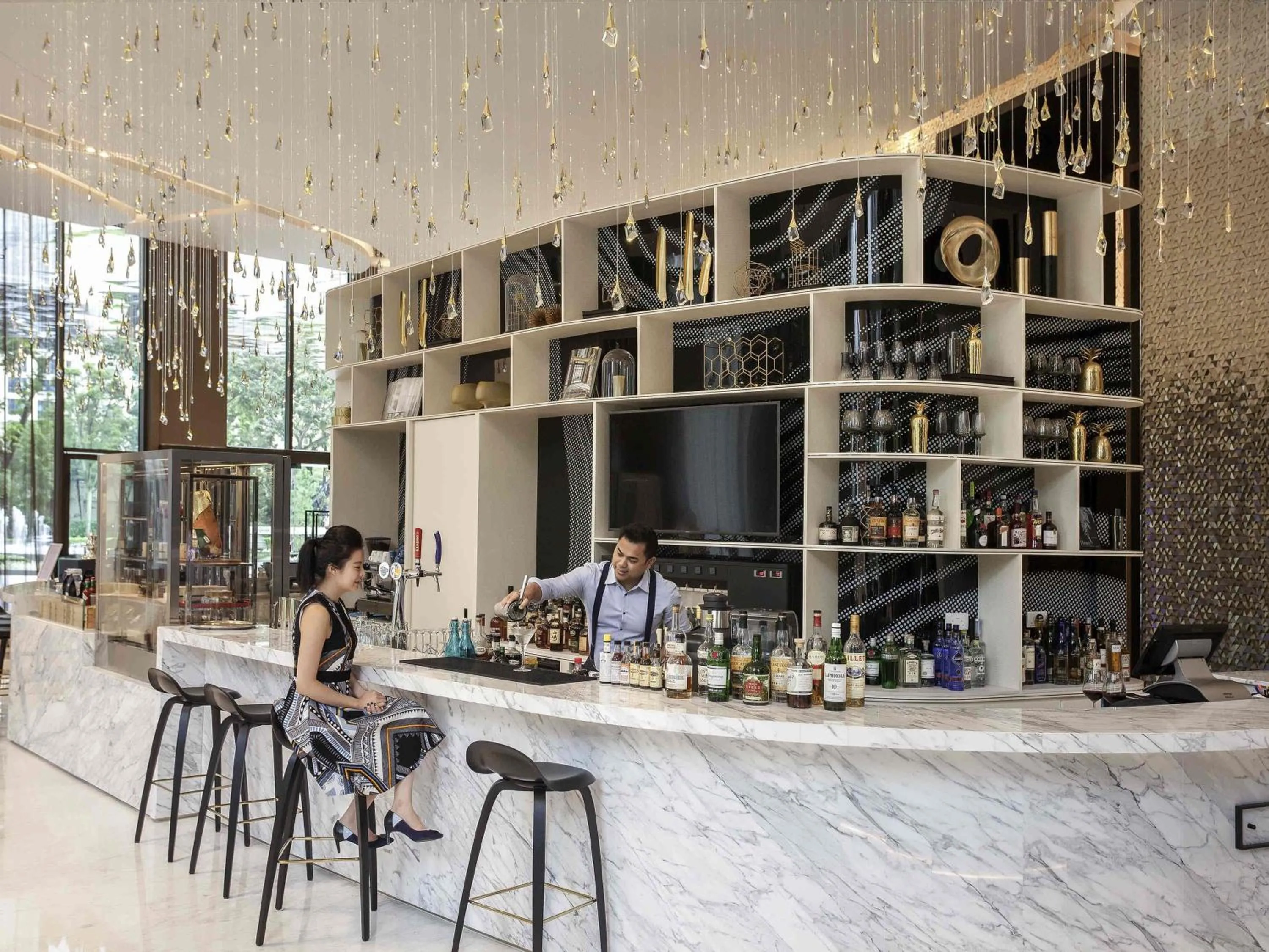 Lounge or bar in Novotel Singapore On Stevens