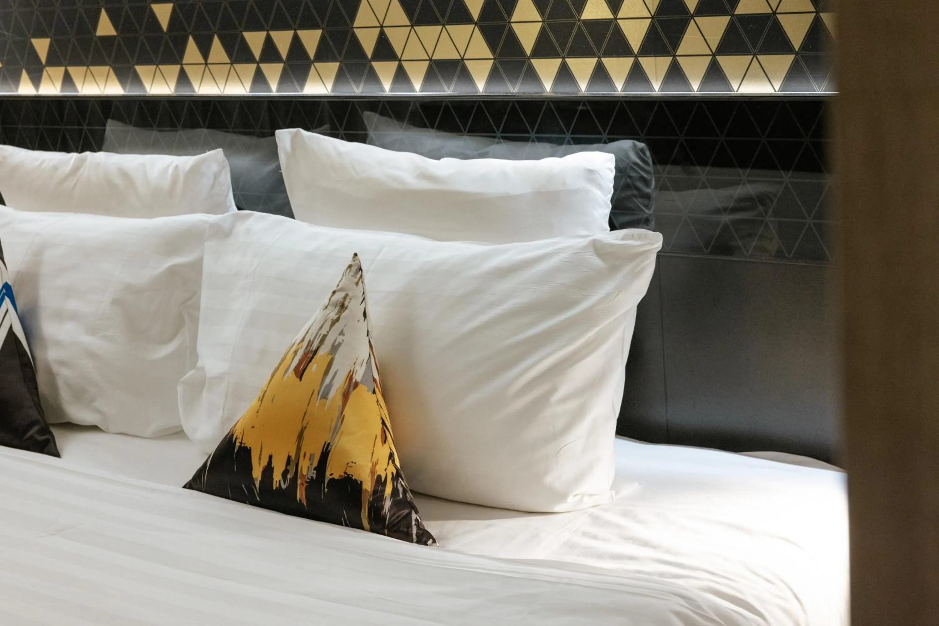 Bed in Novotel Singapore On Stevens