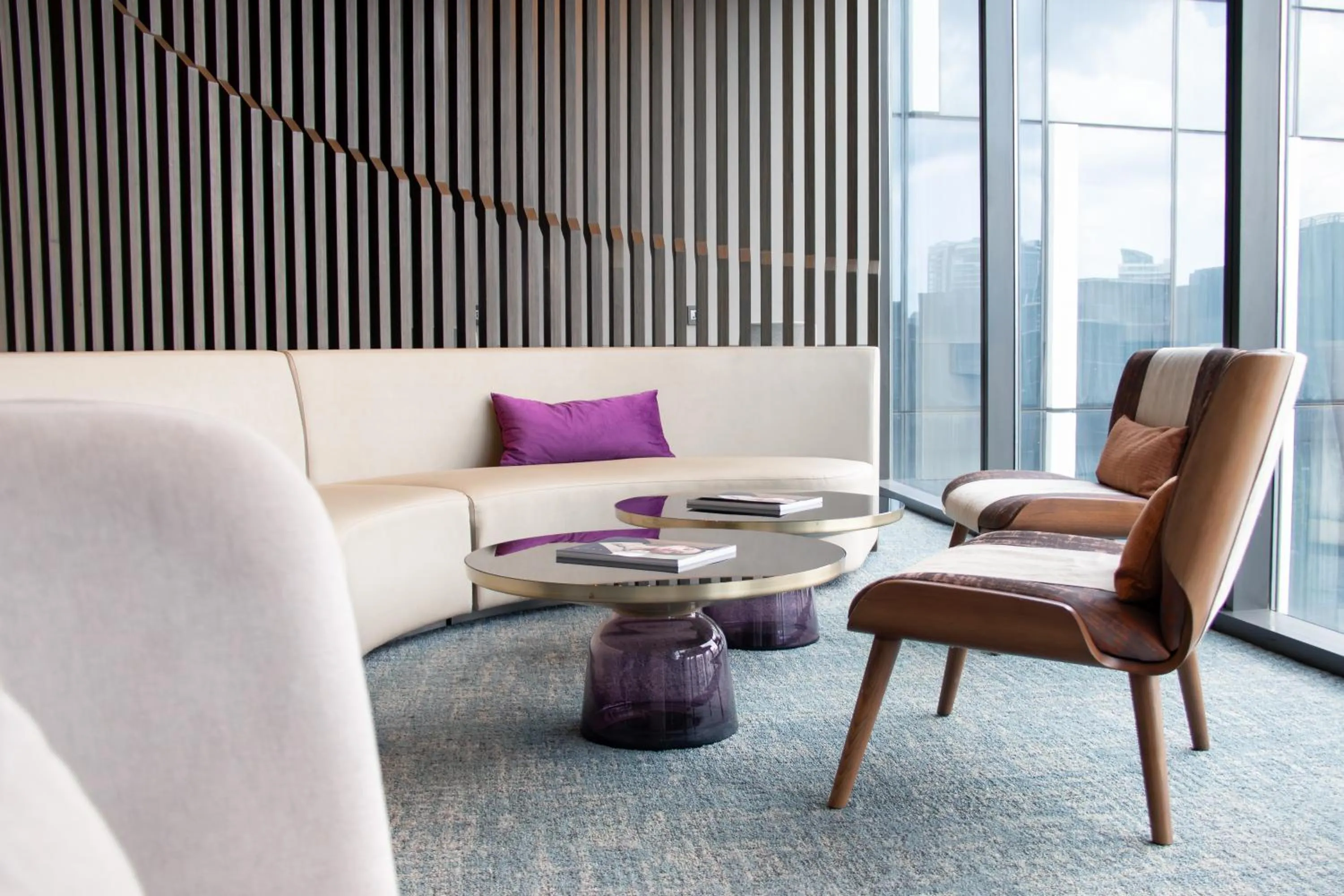 Lounge or bar in Novotel Singapore On Stevens