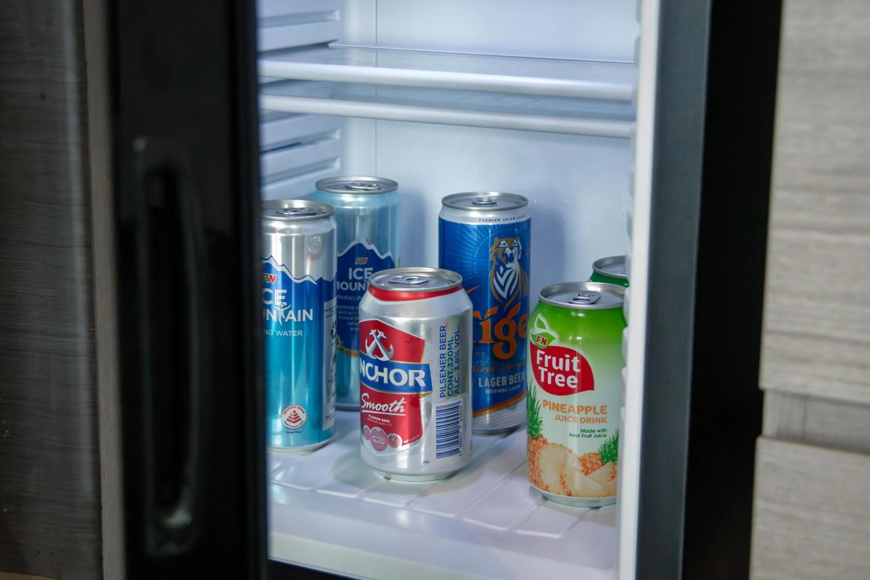 minibar in Novotel Singapore On Stevens