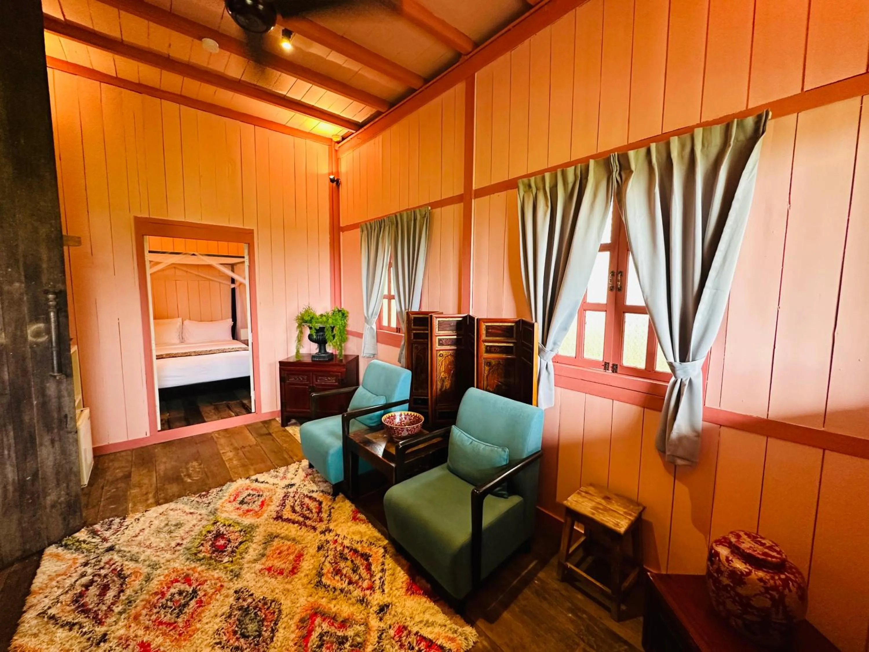 Living room, Bed in Temple Tree Resort