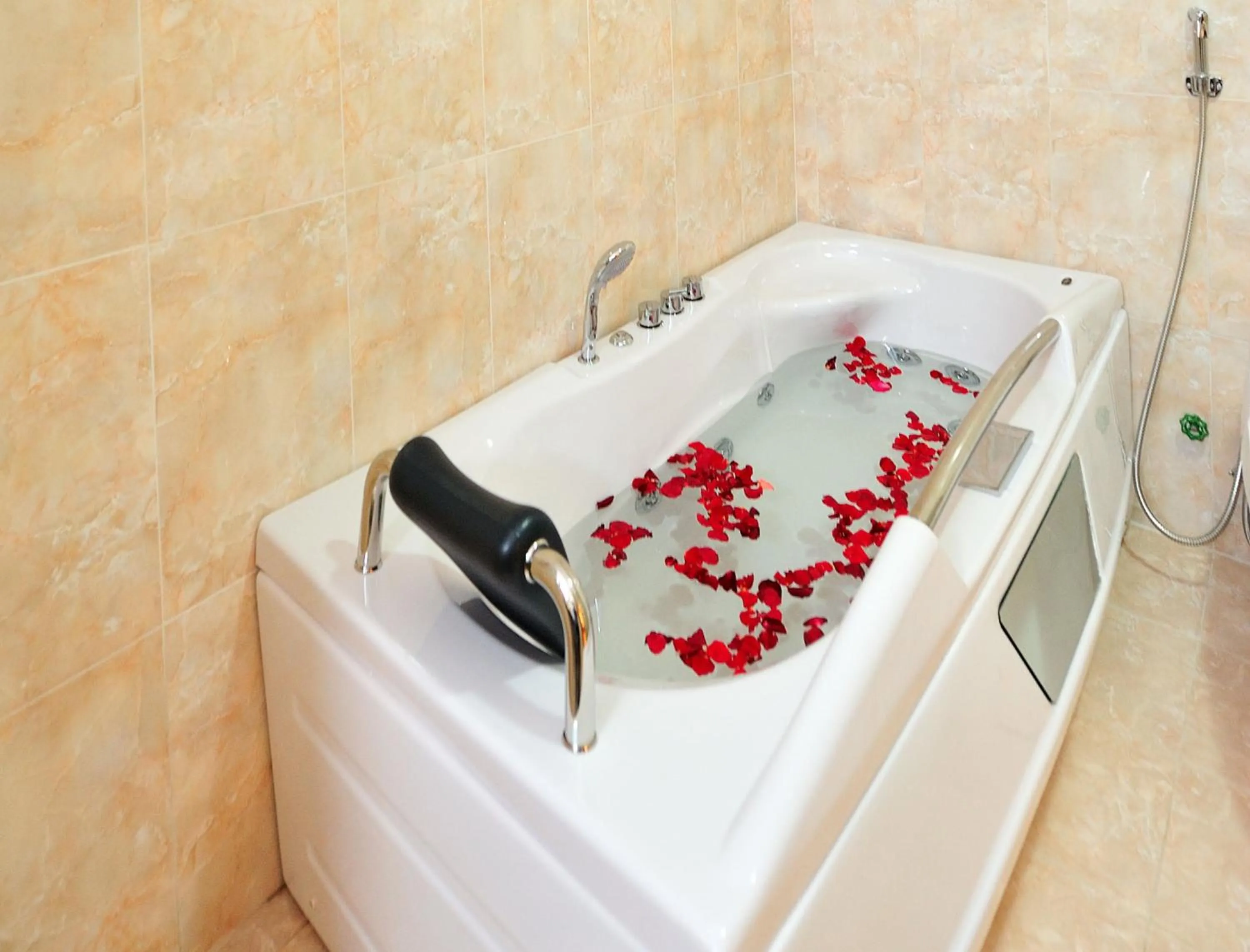 Hot Tub in New Pacific Hotel