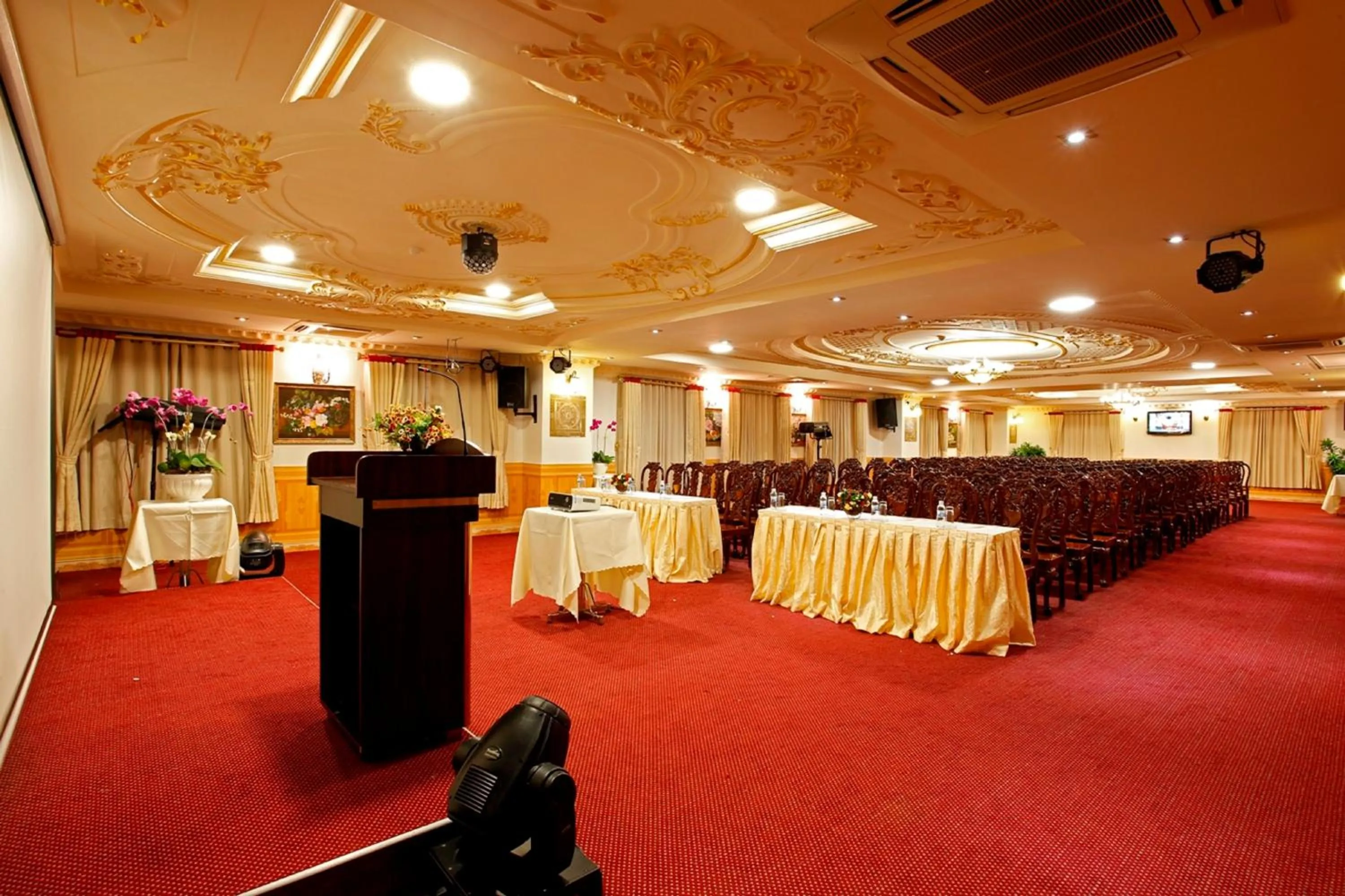 Business facilities in New Pacific Hotel