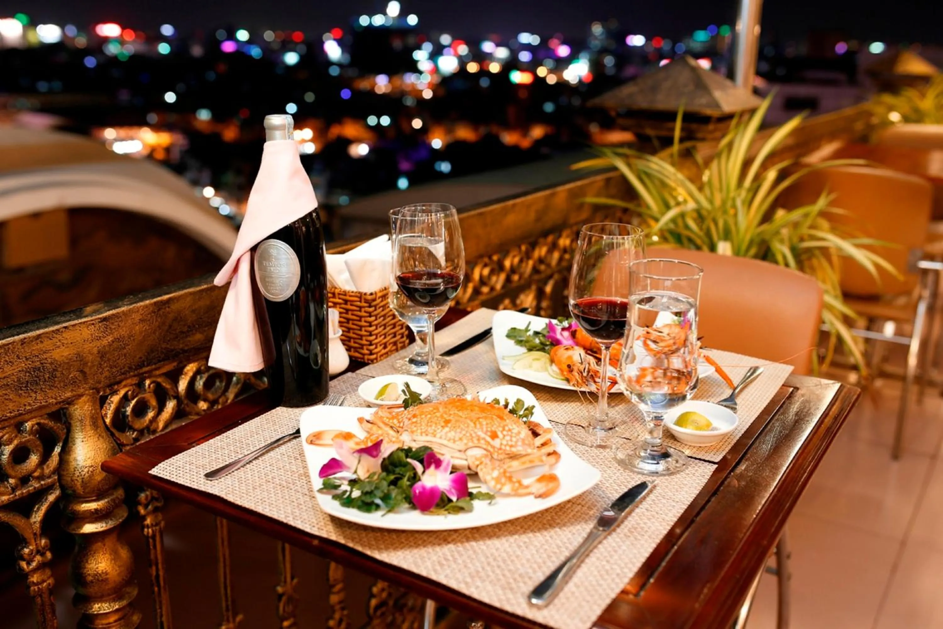 Restaurant/places to eat in New Pacific Hotel