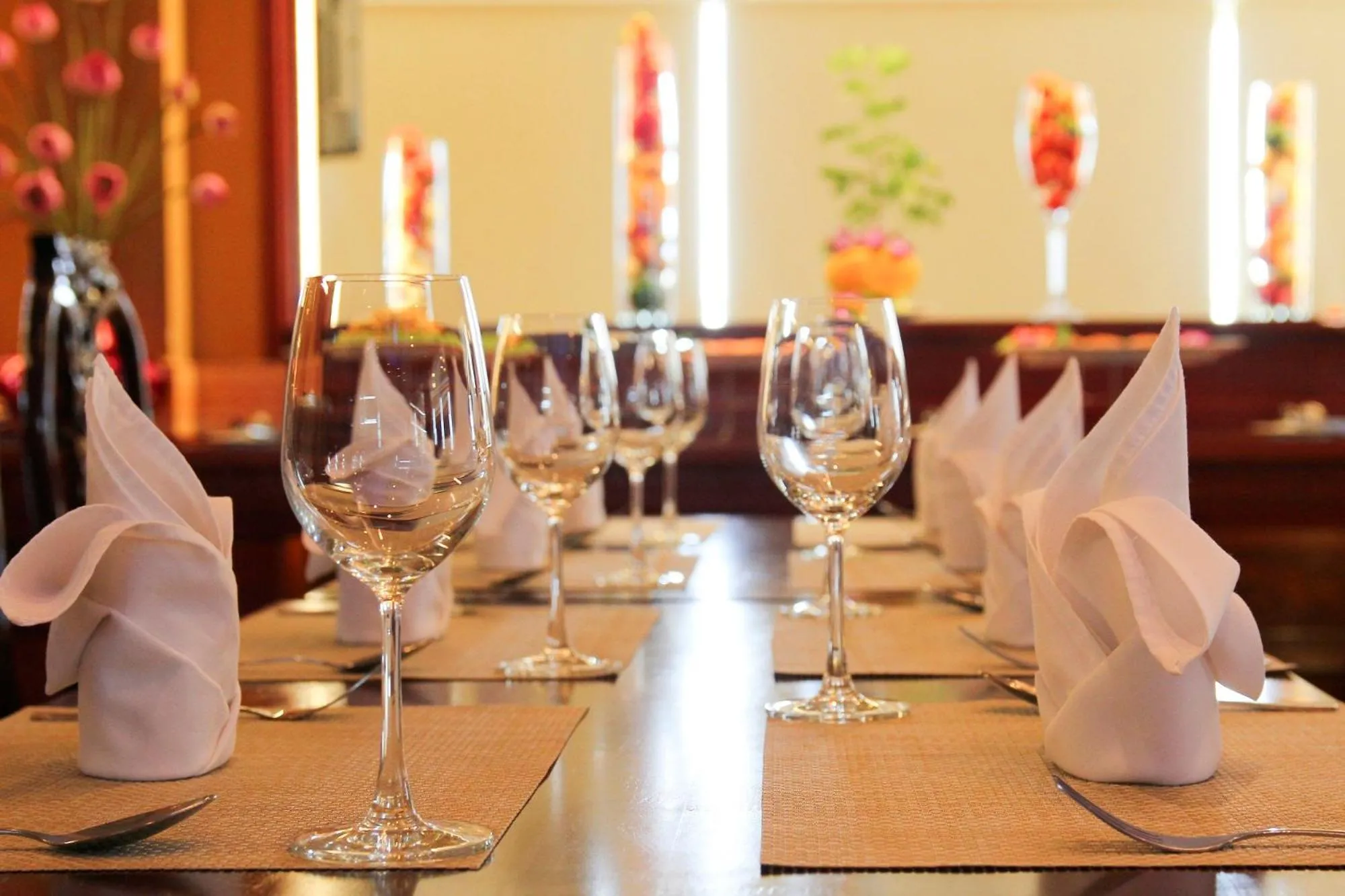 Restaurant/places to eat in New Pacific Hotel