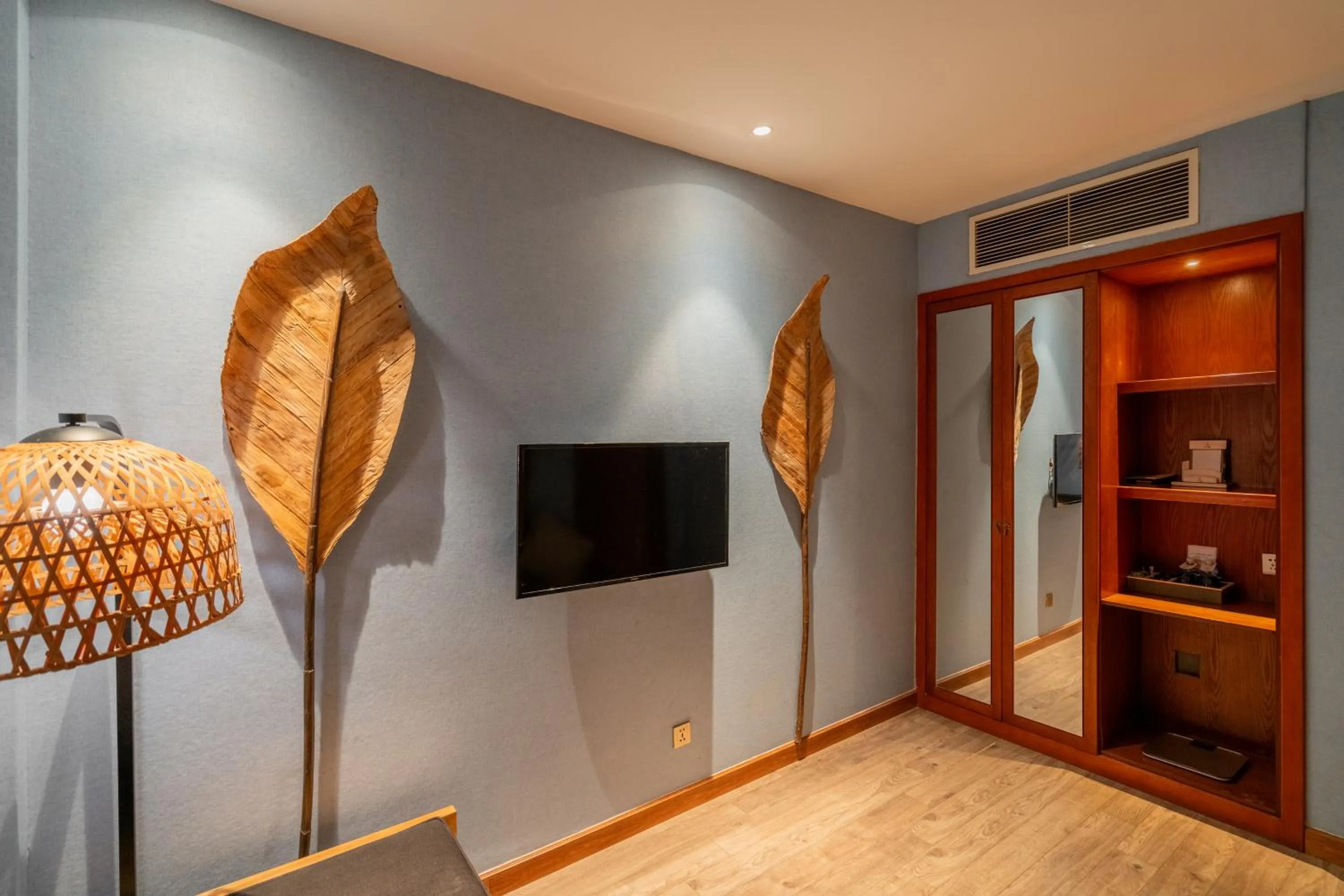 TV and multimedia in A&EM Art Hotel