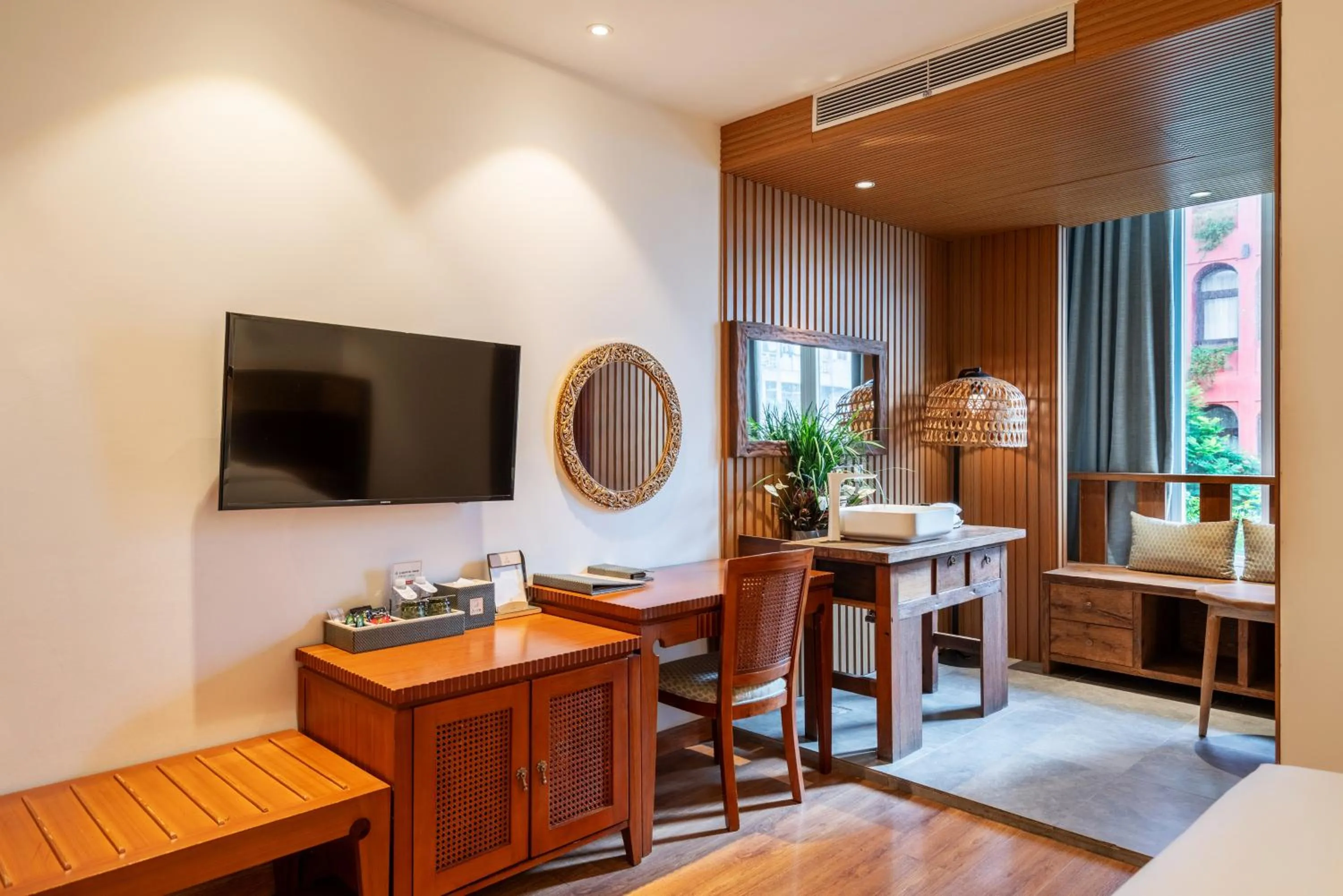 TV and multimedia in A&EM Art Hotel