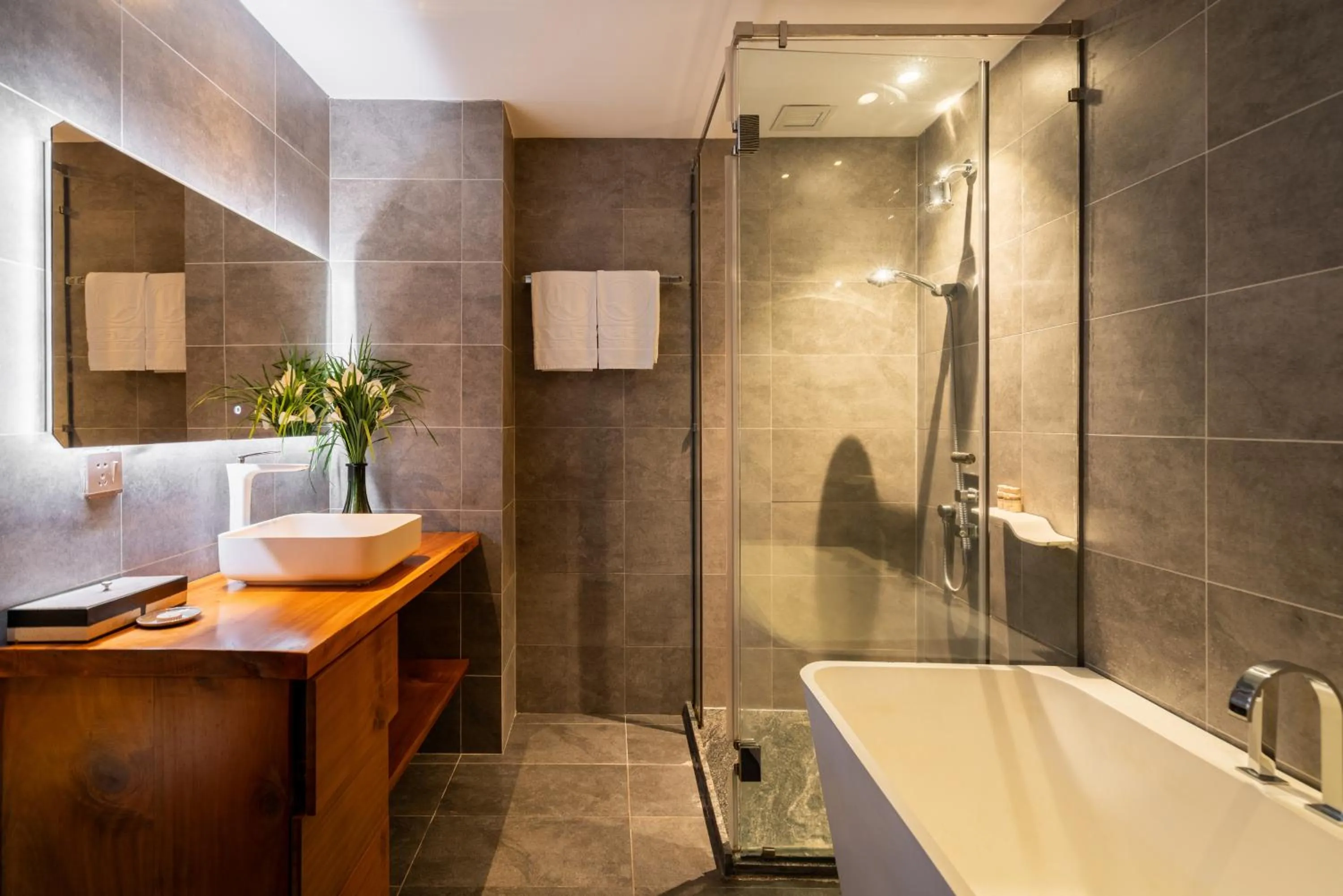 Shower in A&EM Art Hotel