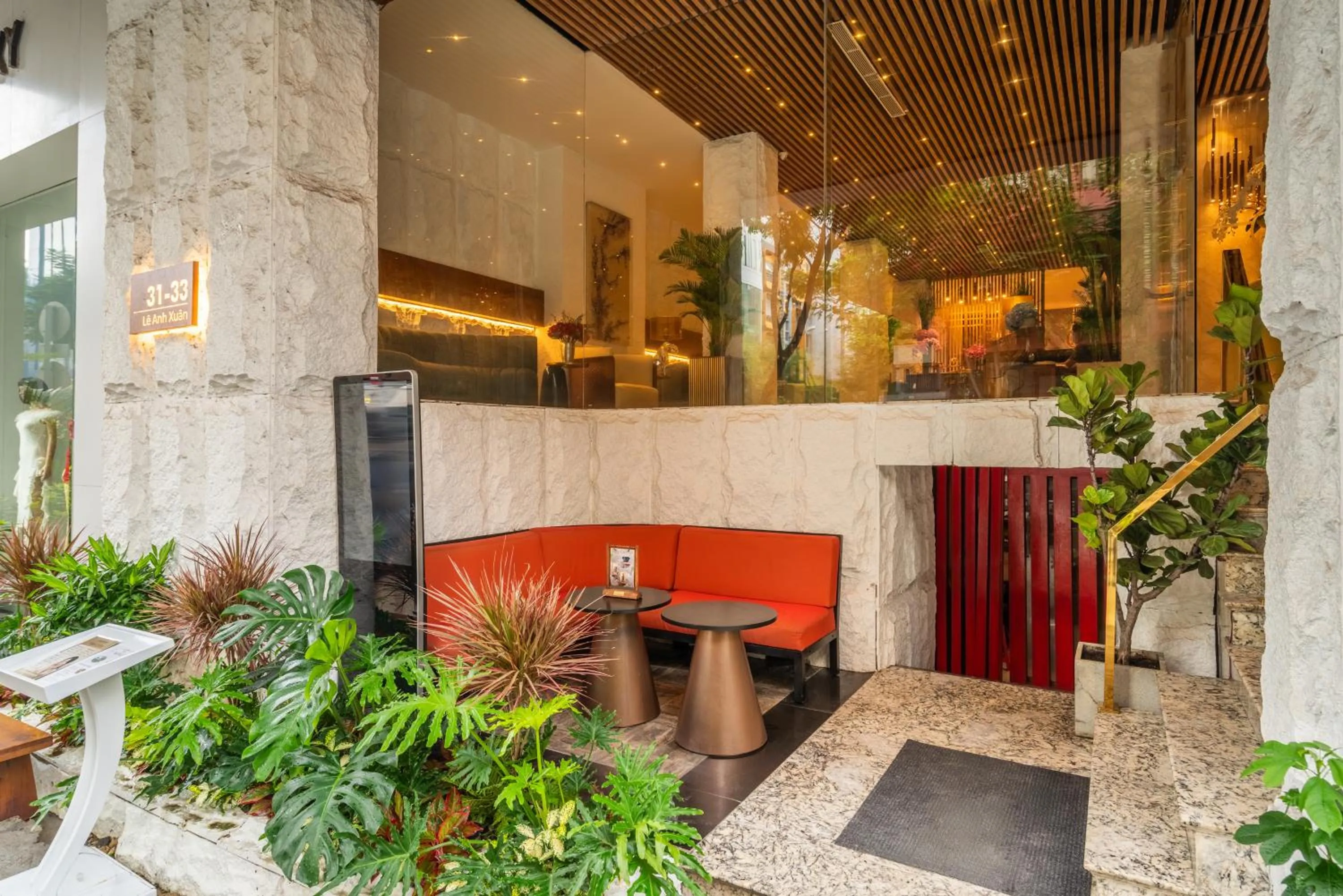 Patio in A&EM Art Hotel