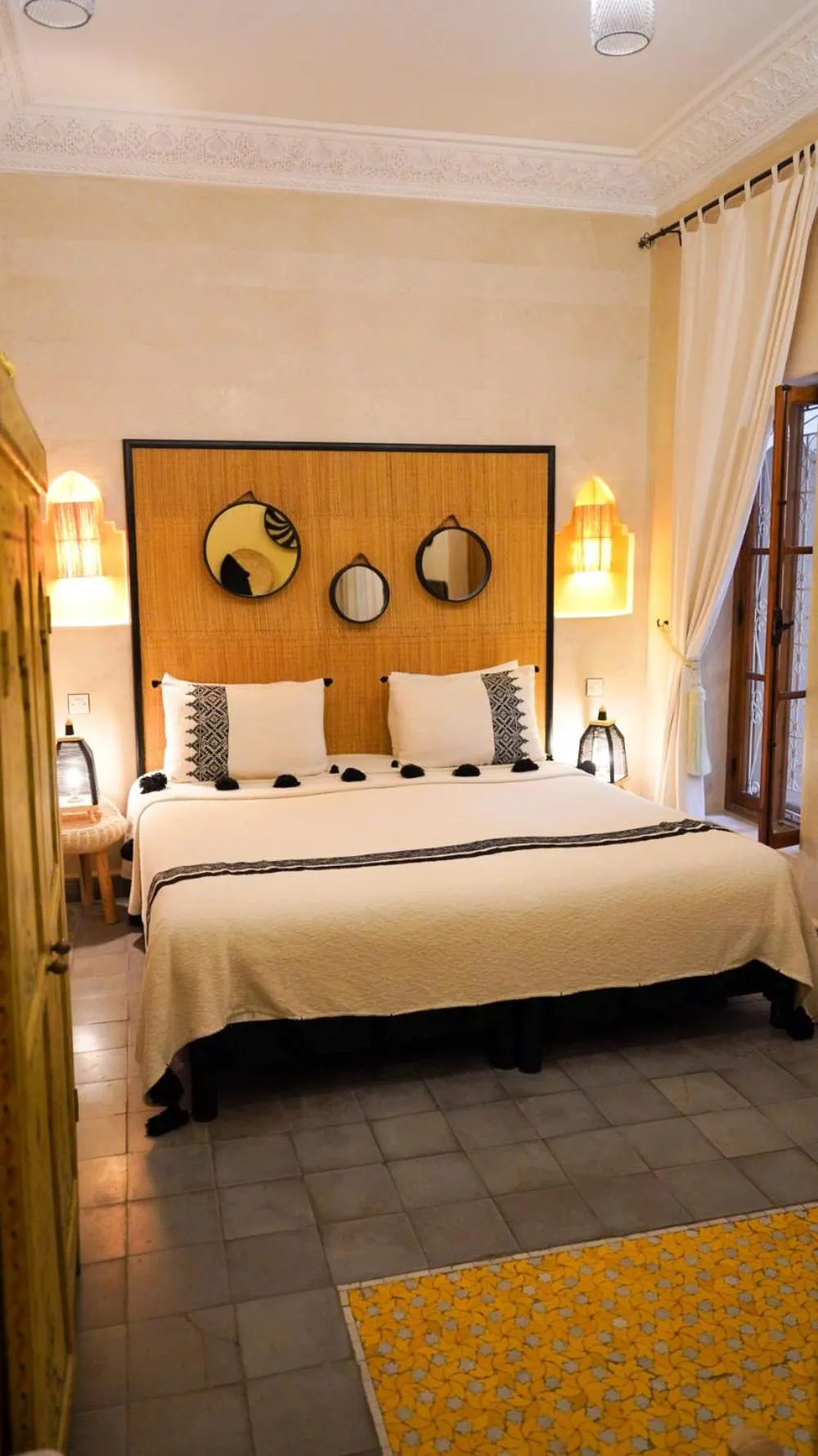 Bedroom, Bed in Monriad