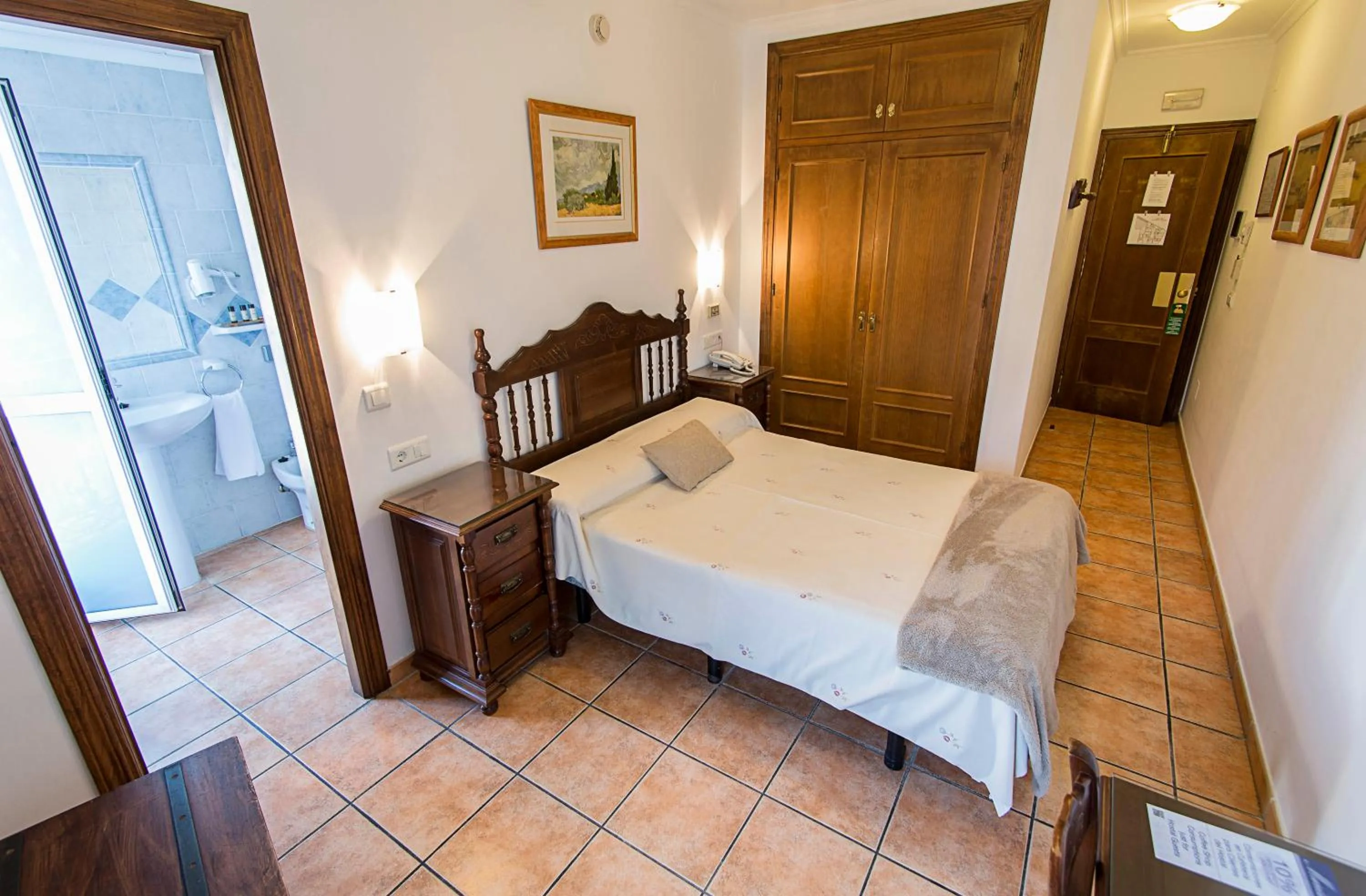 Bed in Hostal Marissal by Dorobe