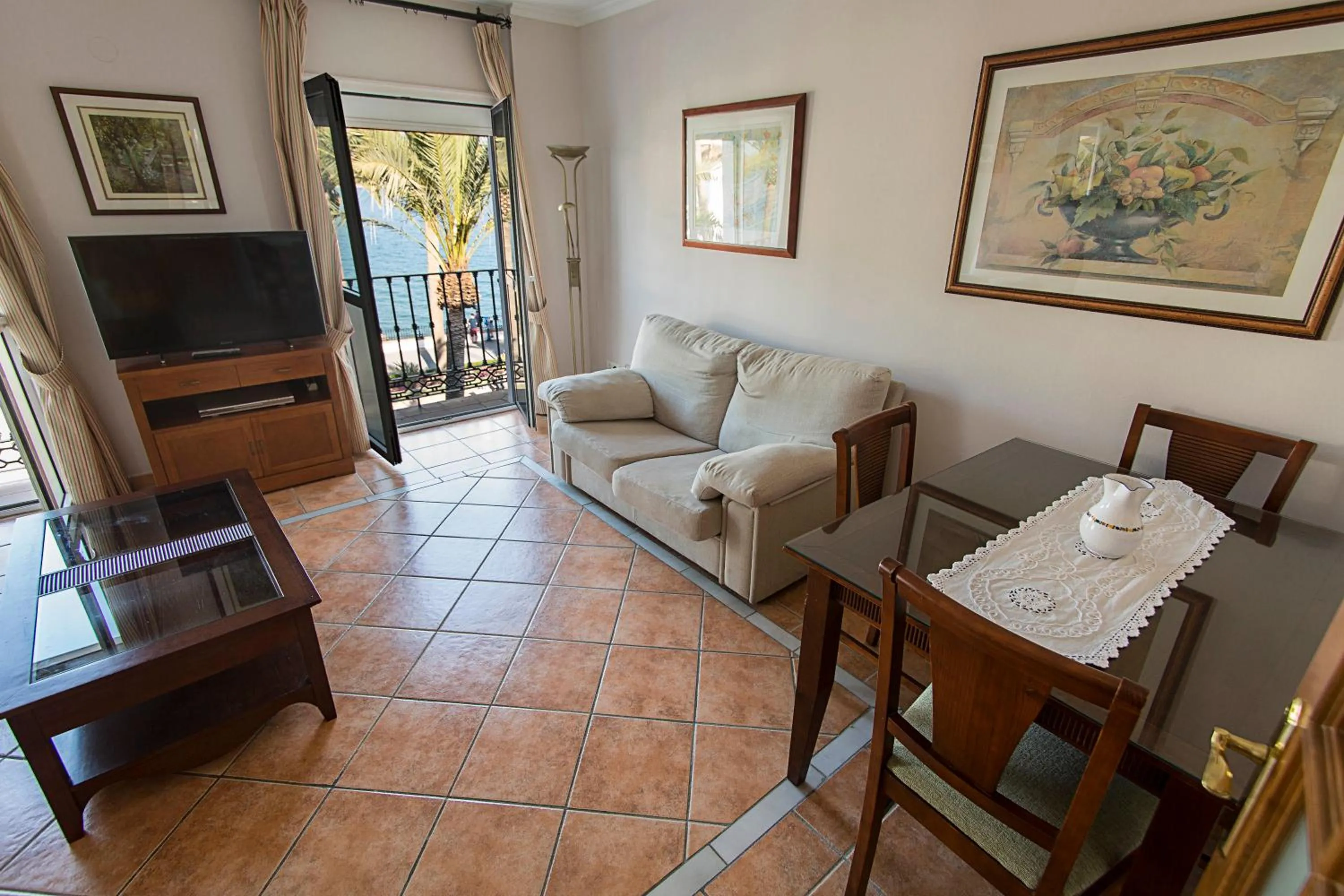 Living room in Hostal Marissal by Dorobe