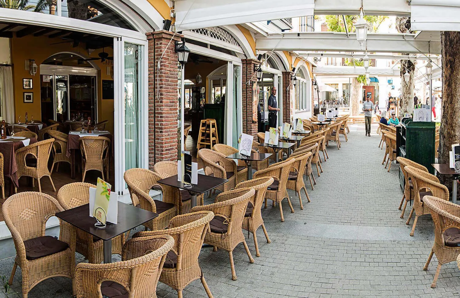 Restaurant/places to eat in Hostal Marissal by Dorobe