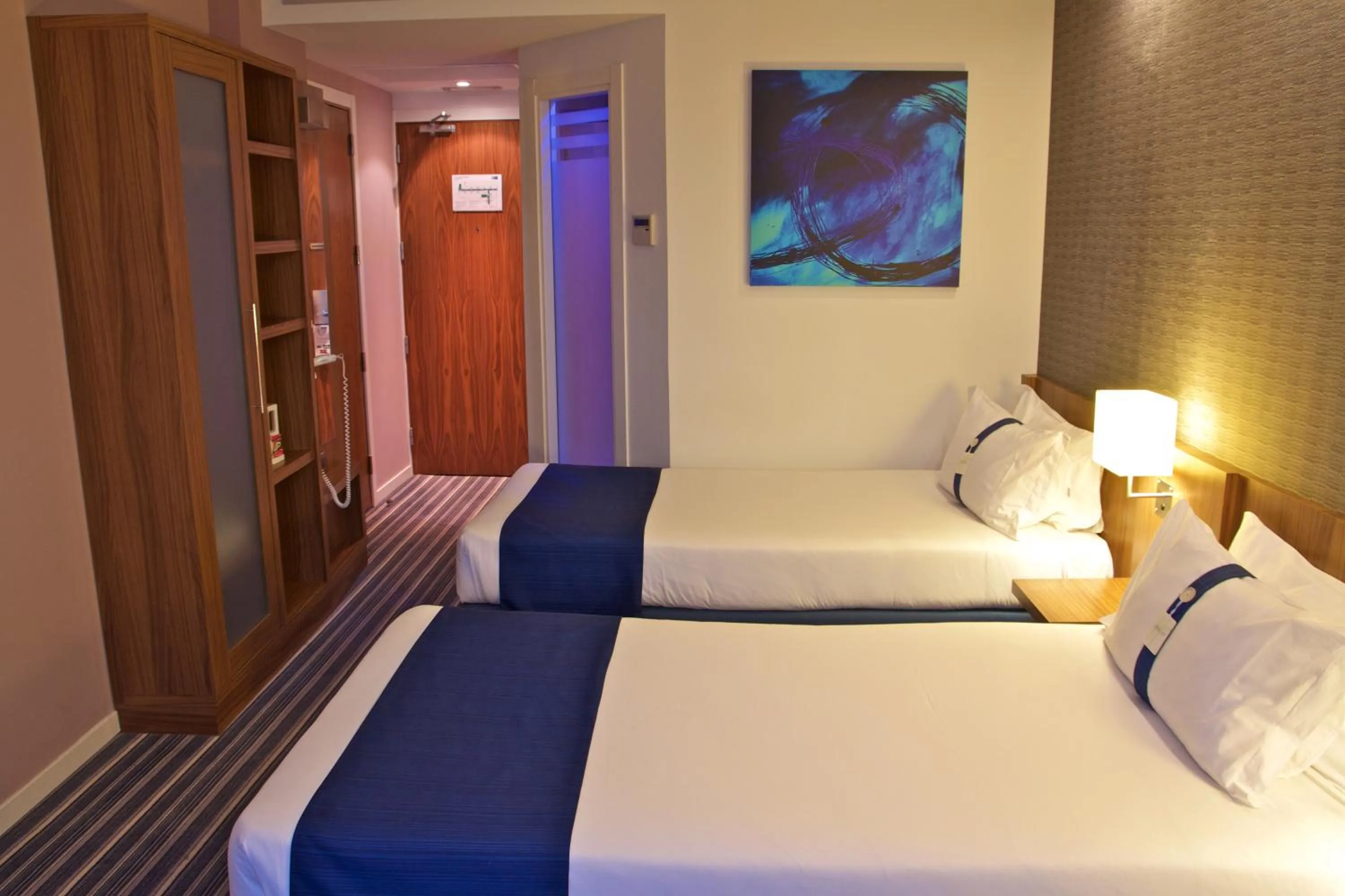 Bed in Holiday Inn Express Campo de Gibraltar-Barrios by IHG
