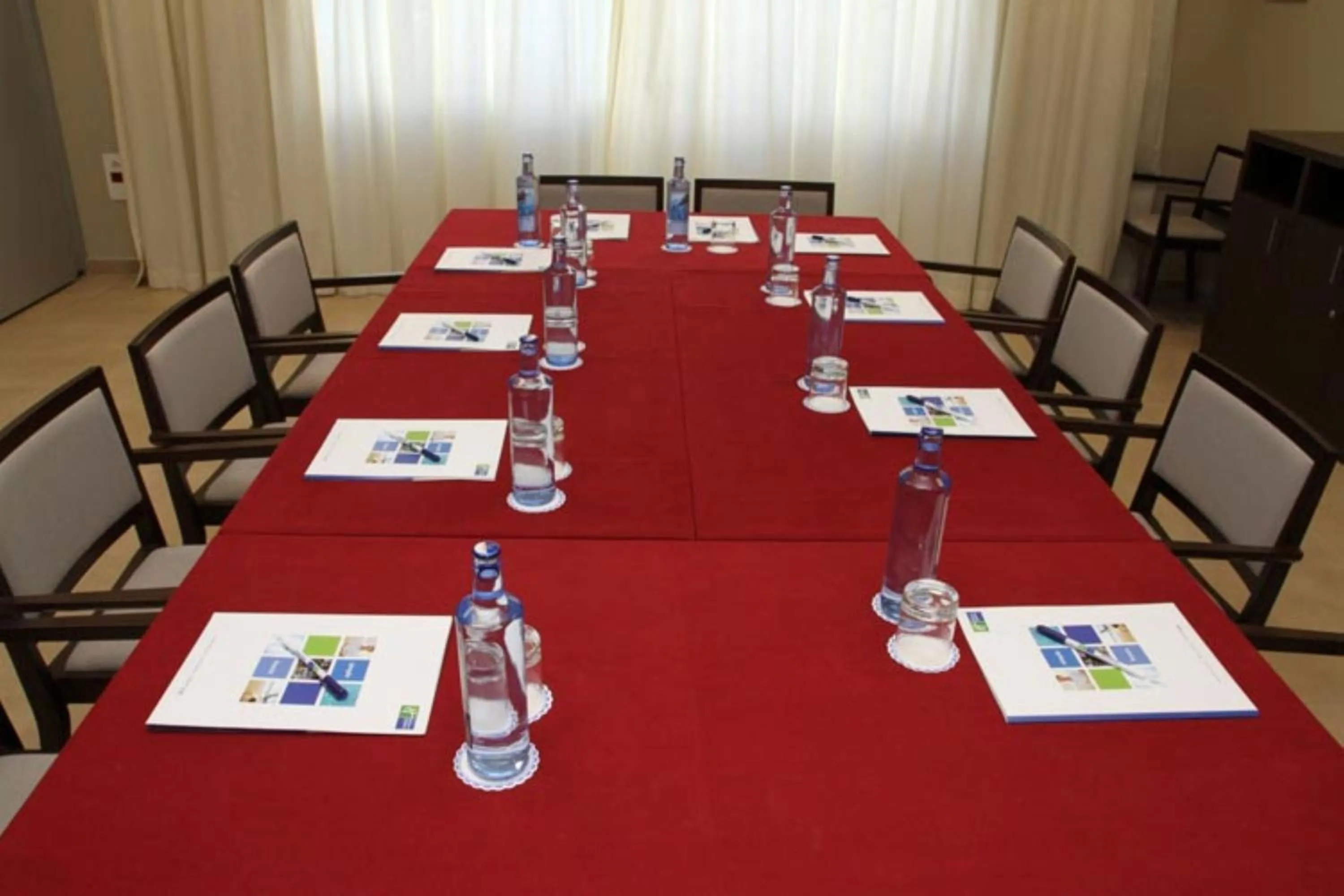 Meeting/conference room in Holiday Inn Express Campo de Gibraltar-Barrios by IHG
