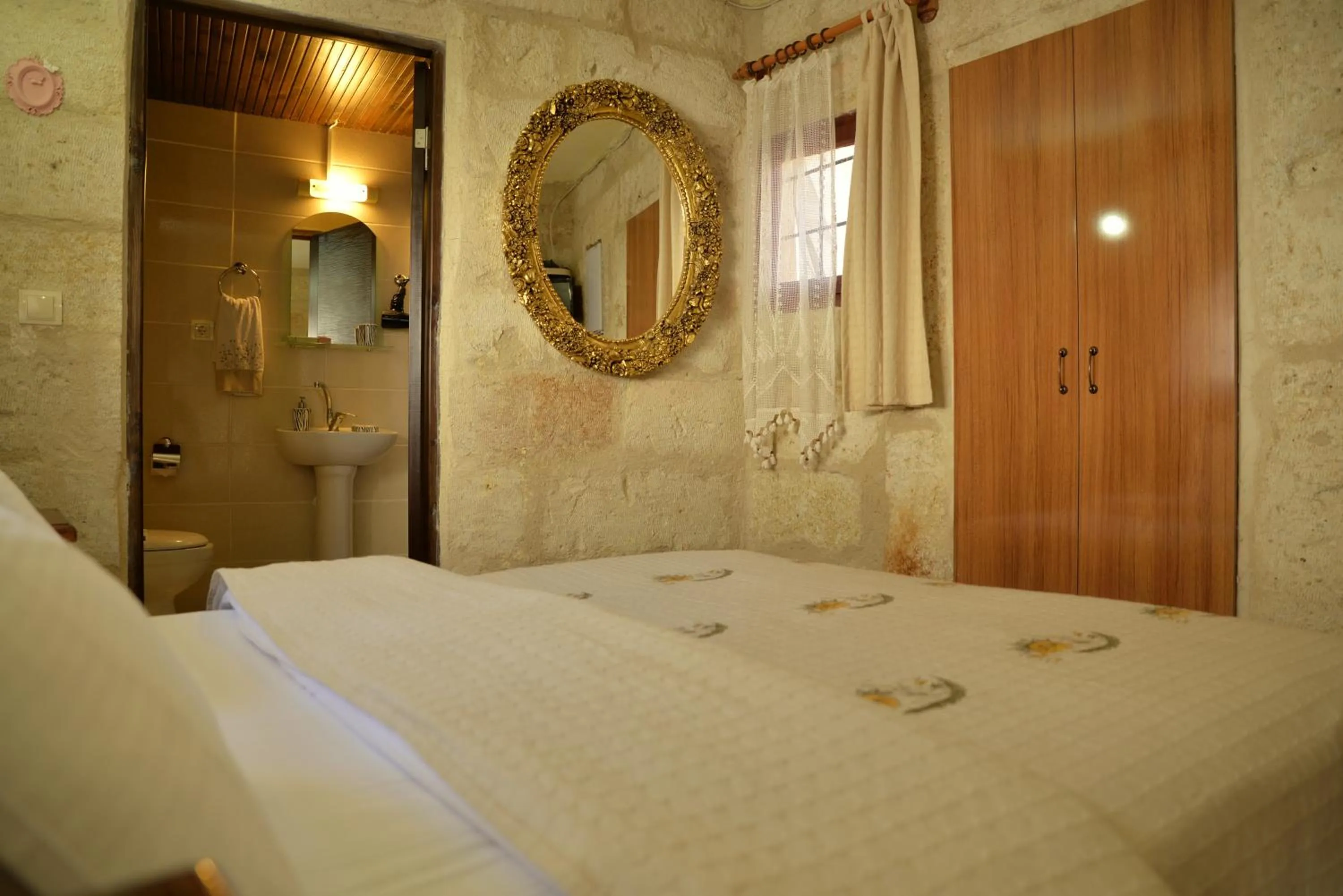 Photo of the whole room, Bed in Urgup Konak Hotel