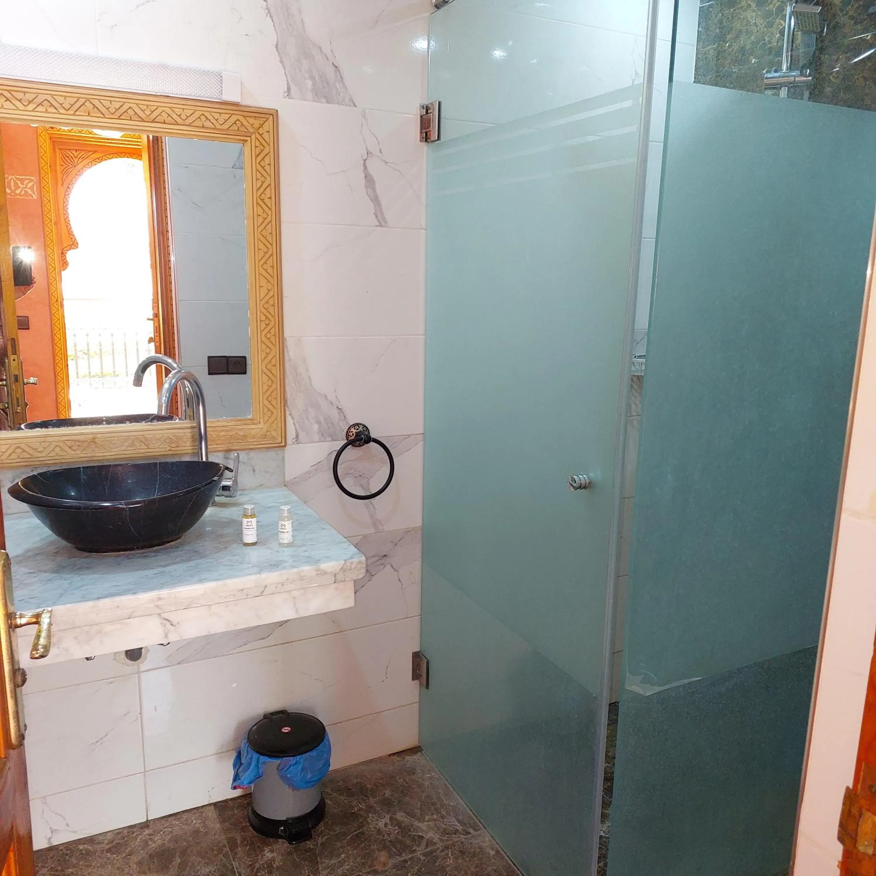 Bathroom in Chez Mamouchthka