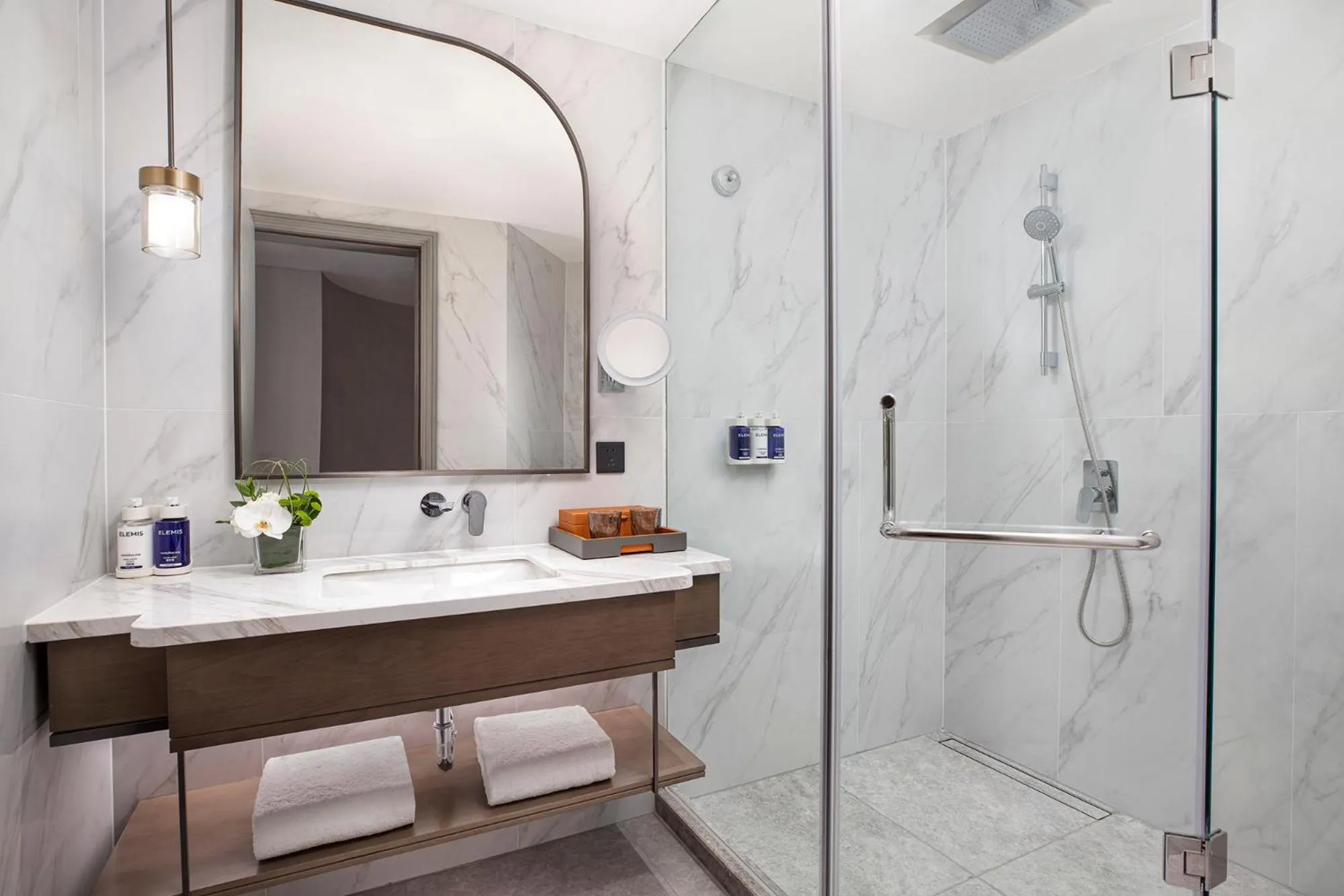 Bathroom in voco Changzhou Fudu