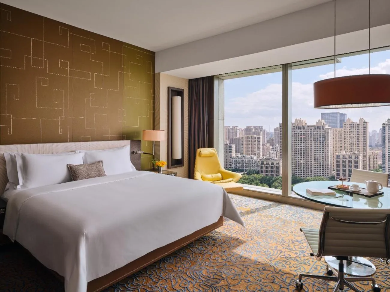 Bed in The Langham, Shanghai, Xintiandi