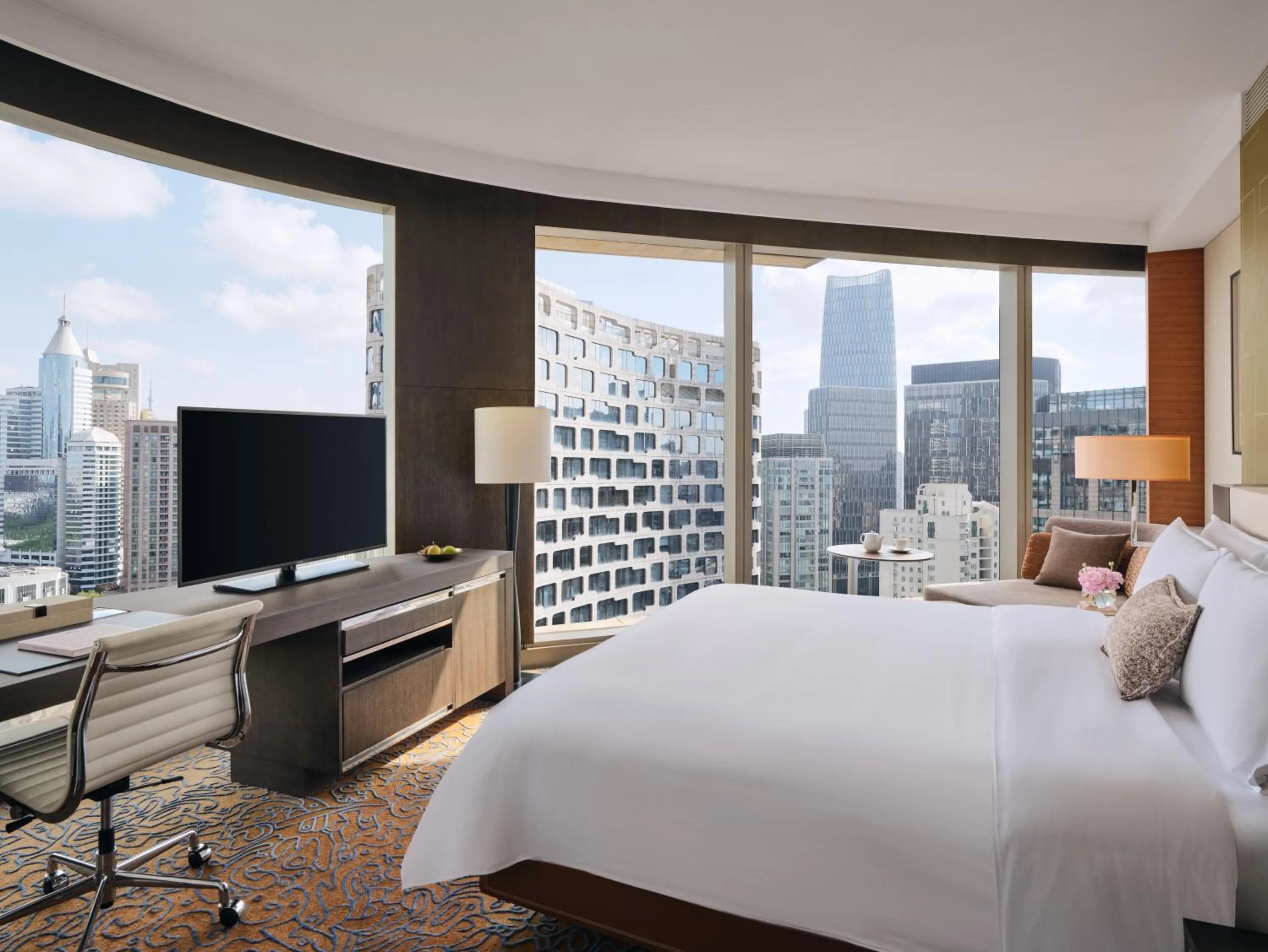 Bed in The Langham, Shanghai, Xintiandi