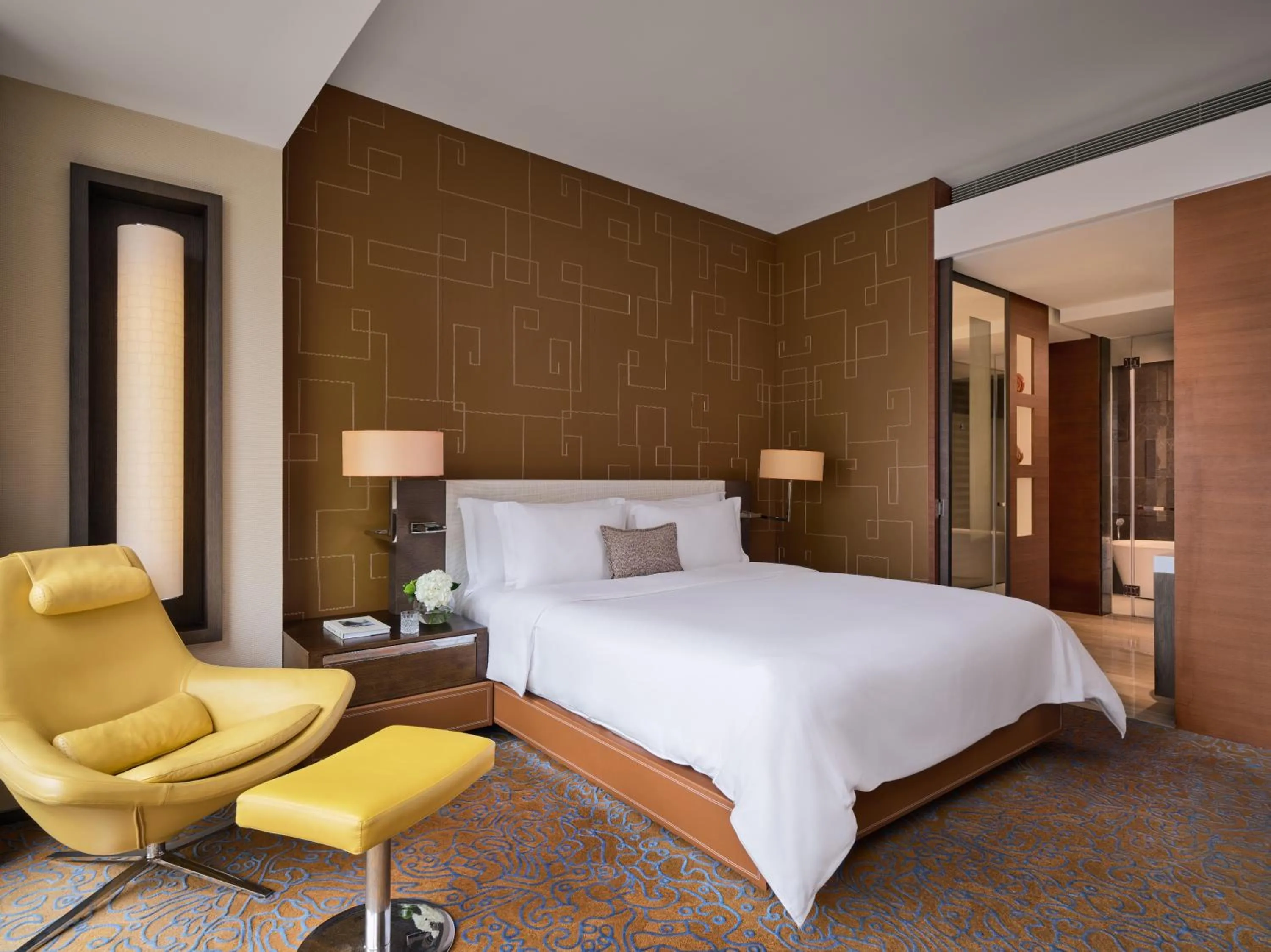 Bed in The Langham, Shanghai, Xintiandi