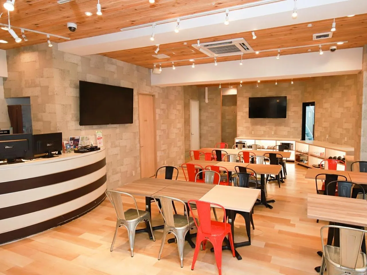 Communal lounge/ TV room, Restaurant/Places to Eat in Hiroshima Peace Hotel