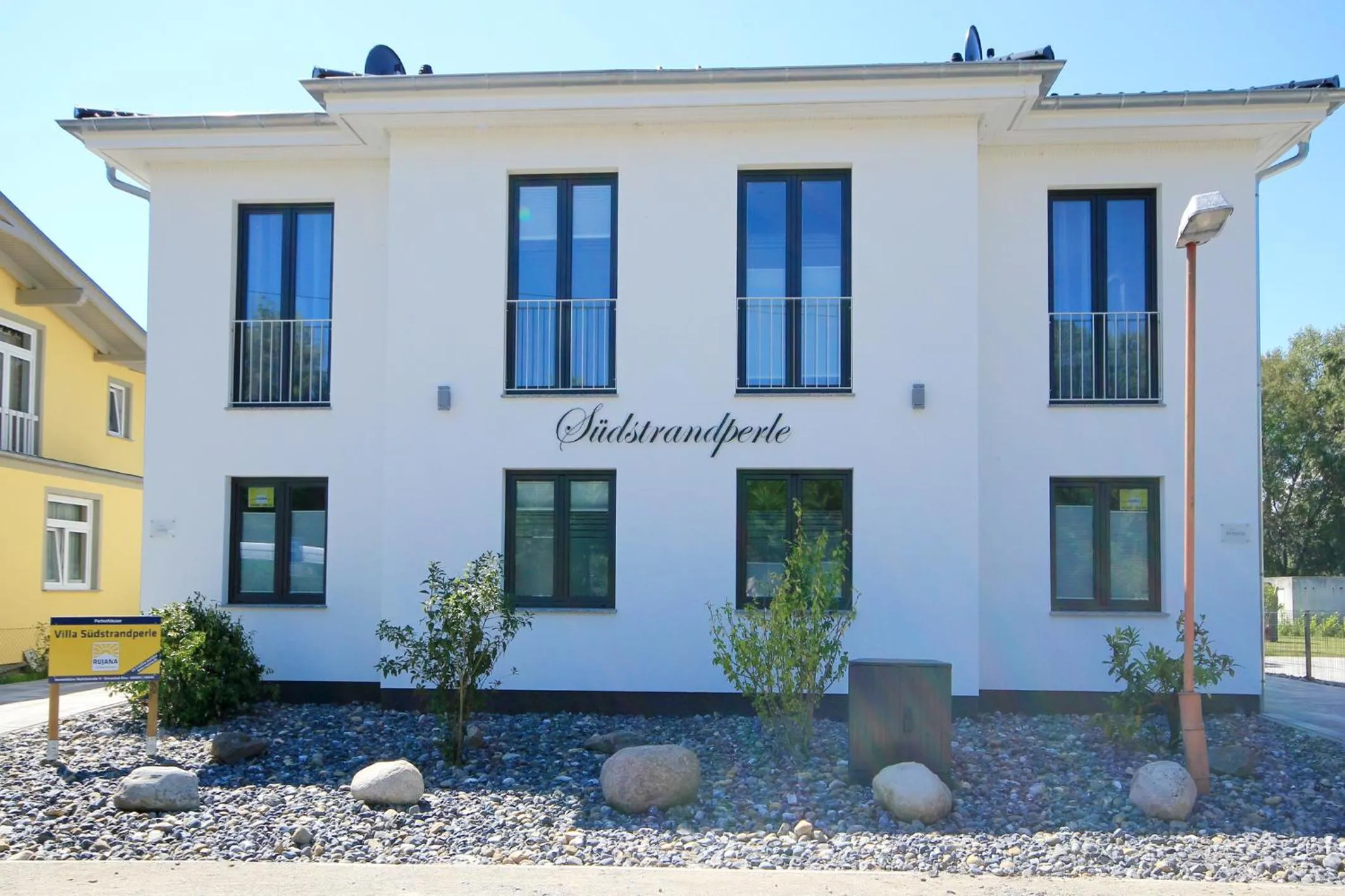 Property building in Villa Südstrandperle by Rujana