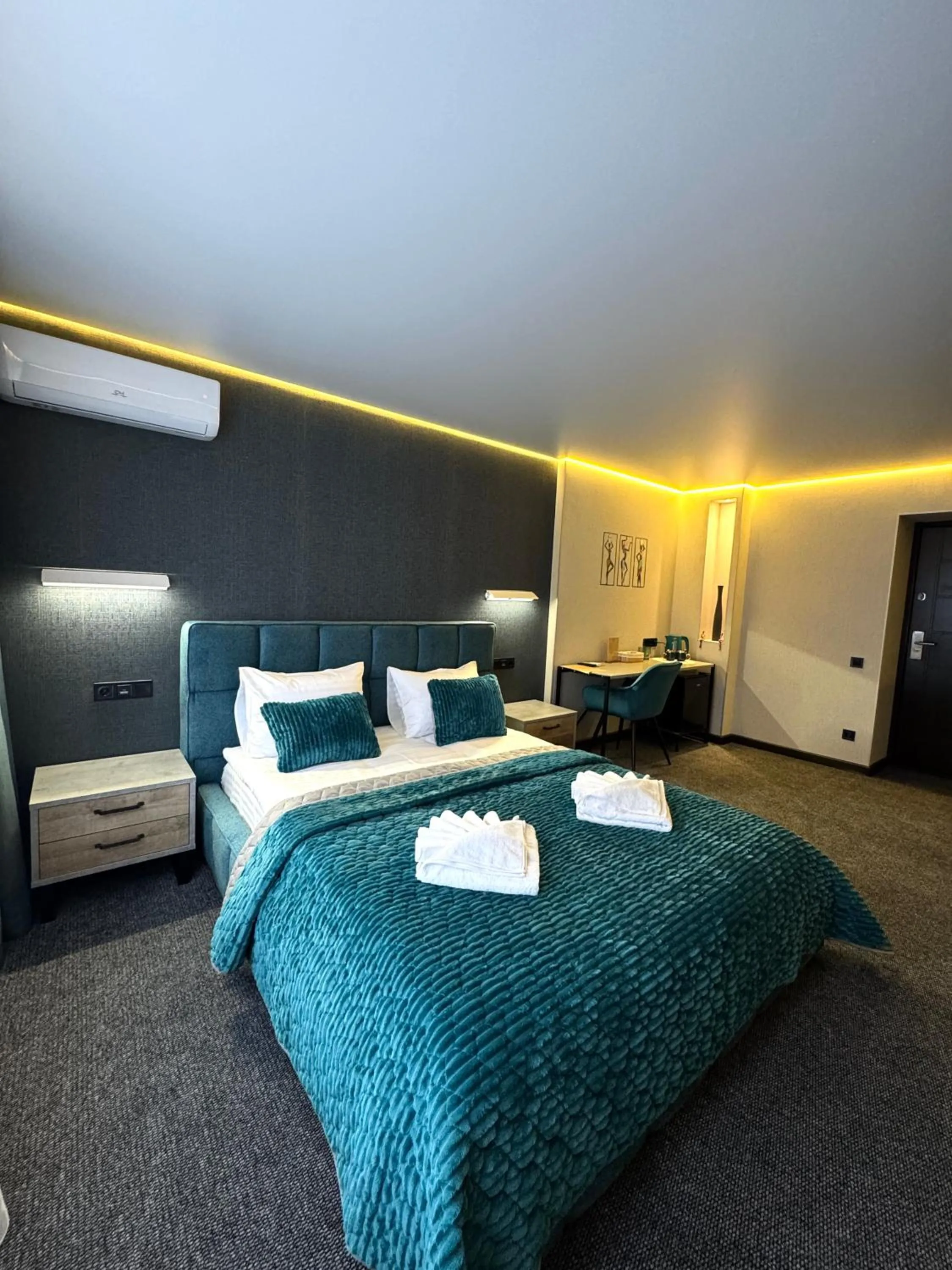 Photo of the whole room, Bed in Hotel Nivki