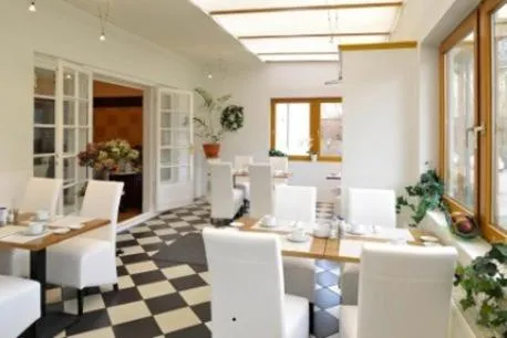 Restaurant/places to eat in Hotel Schmidt