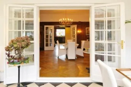 Restaurant/places to eat in Hotel Schmidt