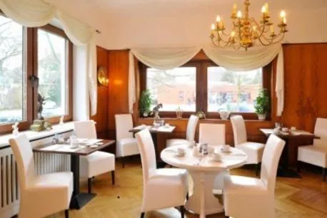 Restaurant/places to eat in Hotel Schmidt