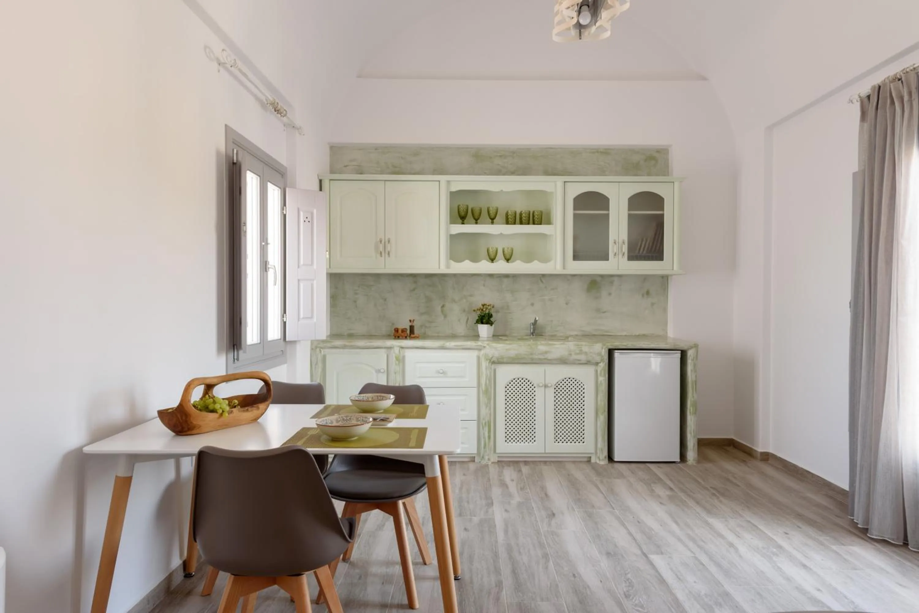 Kitchen or kitchenette in Ikies Santo Filoxenia Apartments
