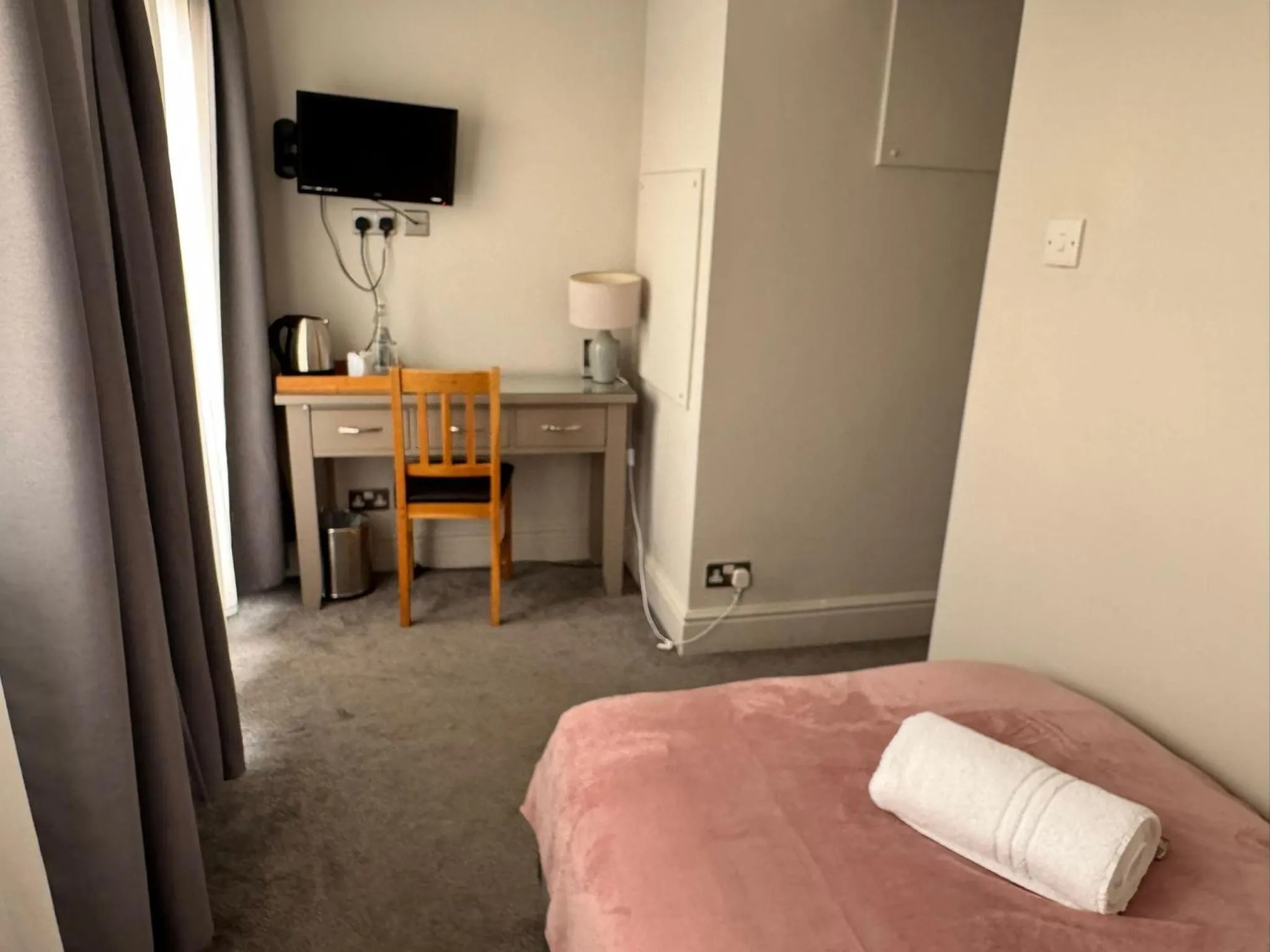 Bedroom, Bed in Regency House