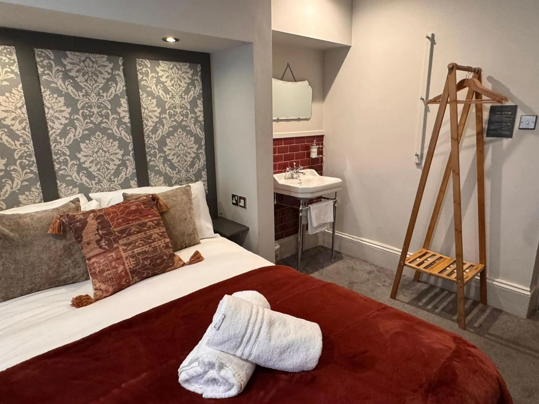 Bedroom, Bed in Regency House