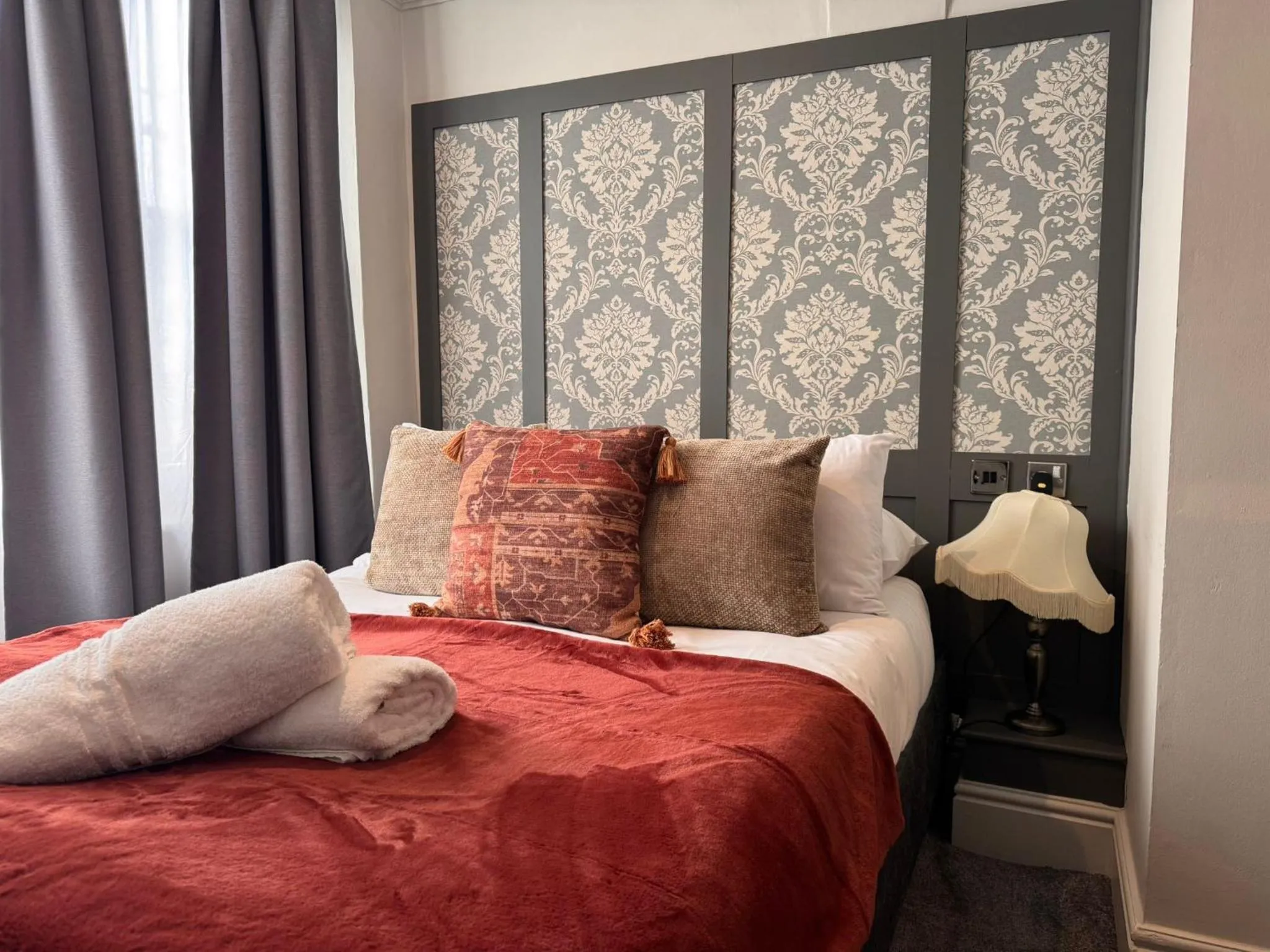 Bedroom, Bed in Regency House