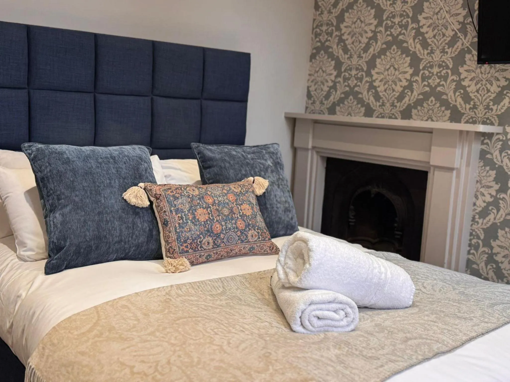 Bedroom, Bed in Regency House