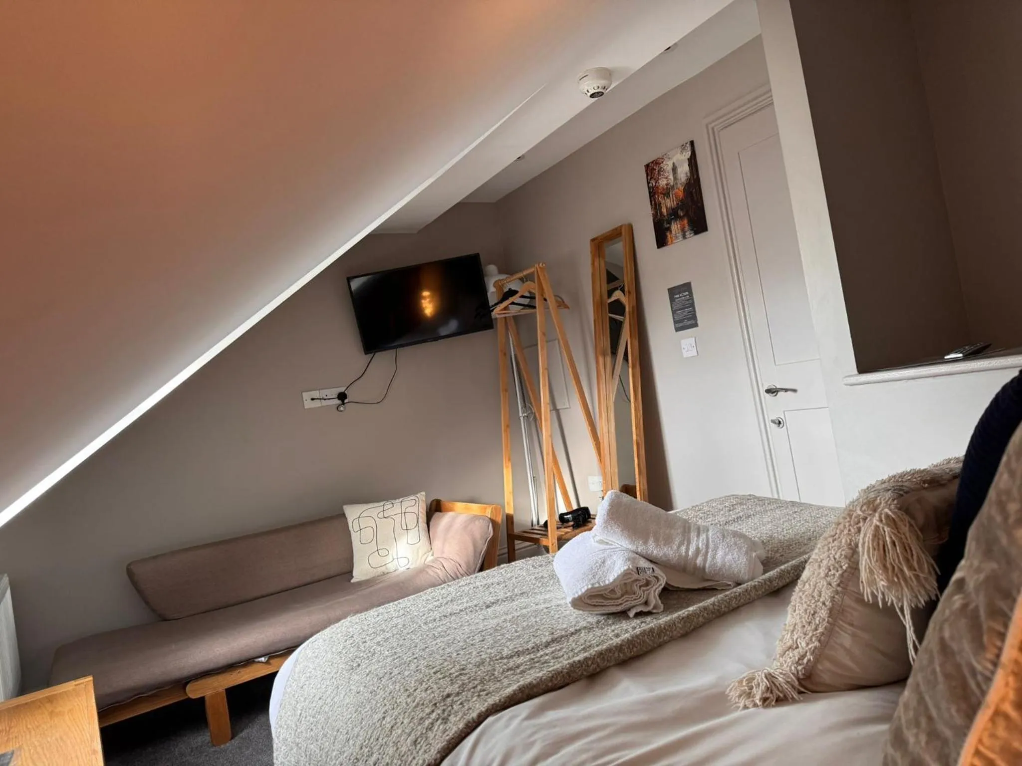 Bedroom, Bed in Regency House