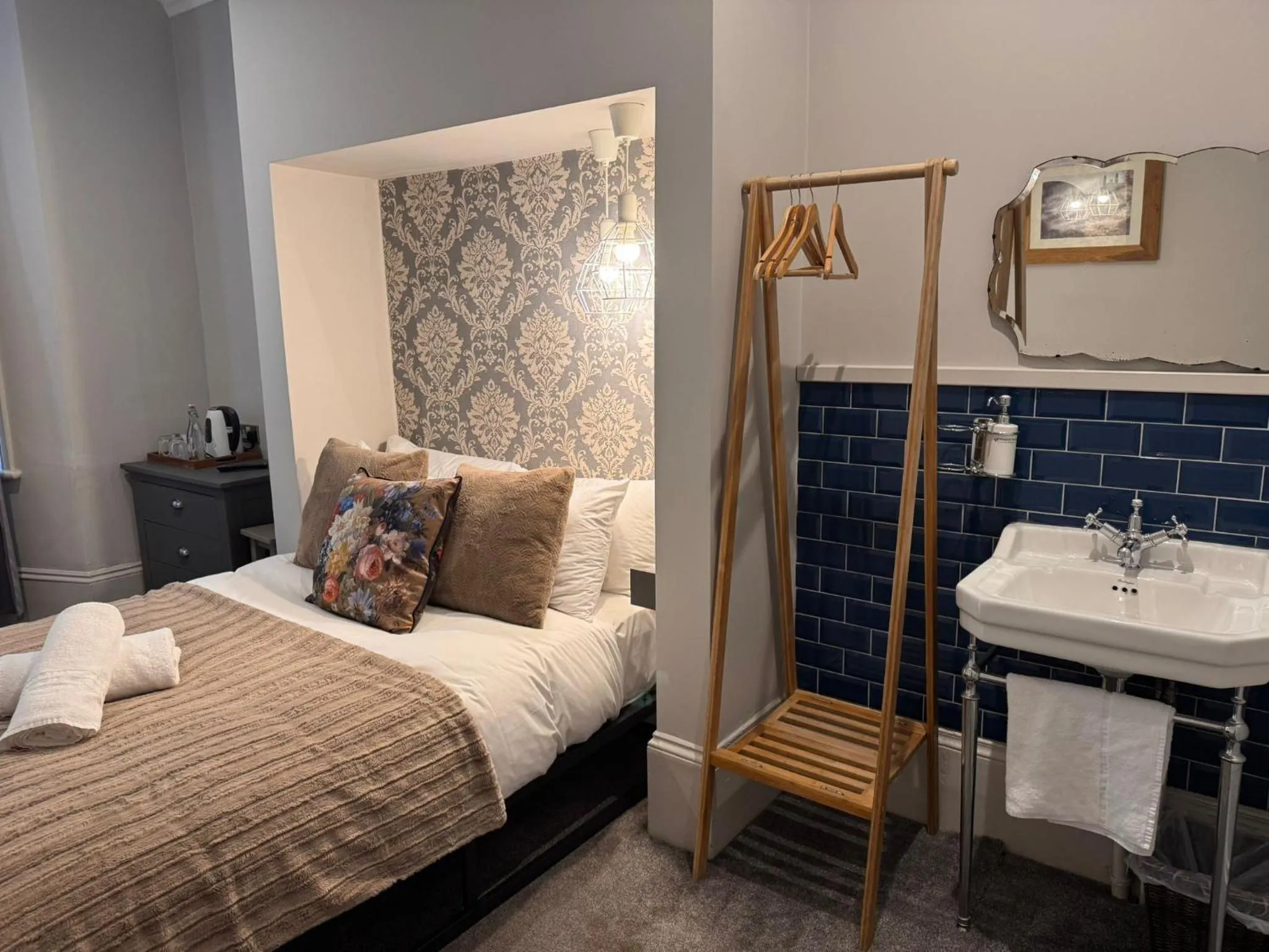 Bedroom, Bed in Regency House