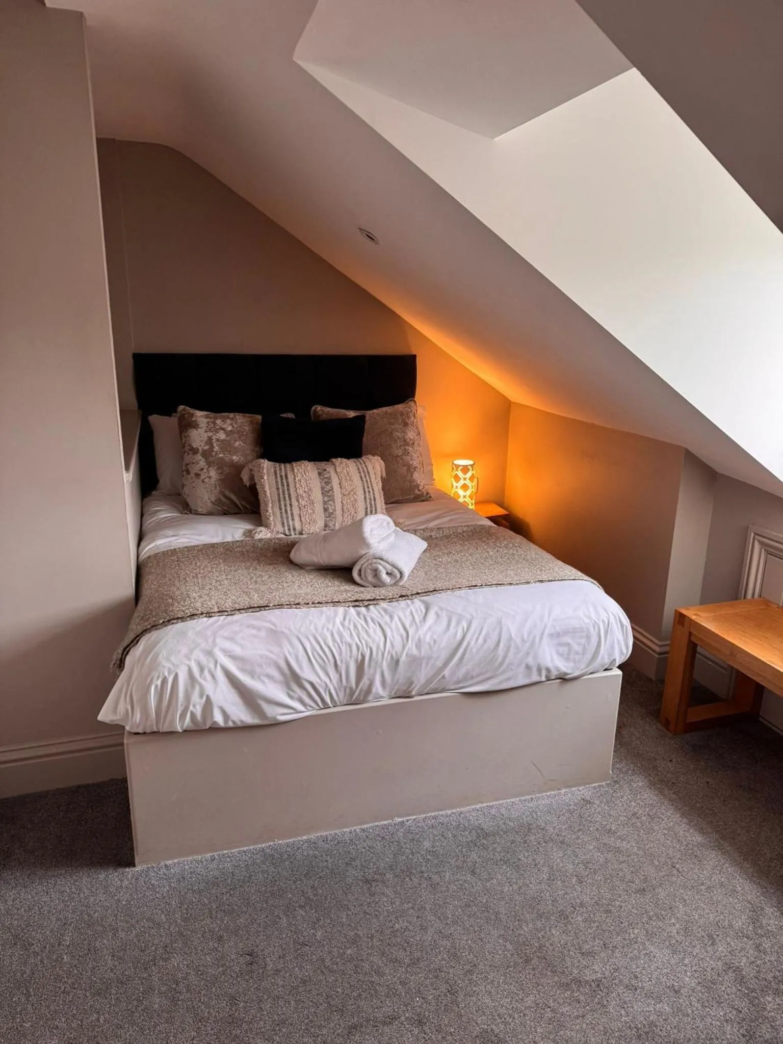 Bedroom, Bed in Regency House