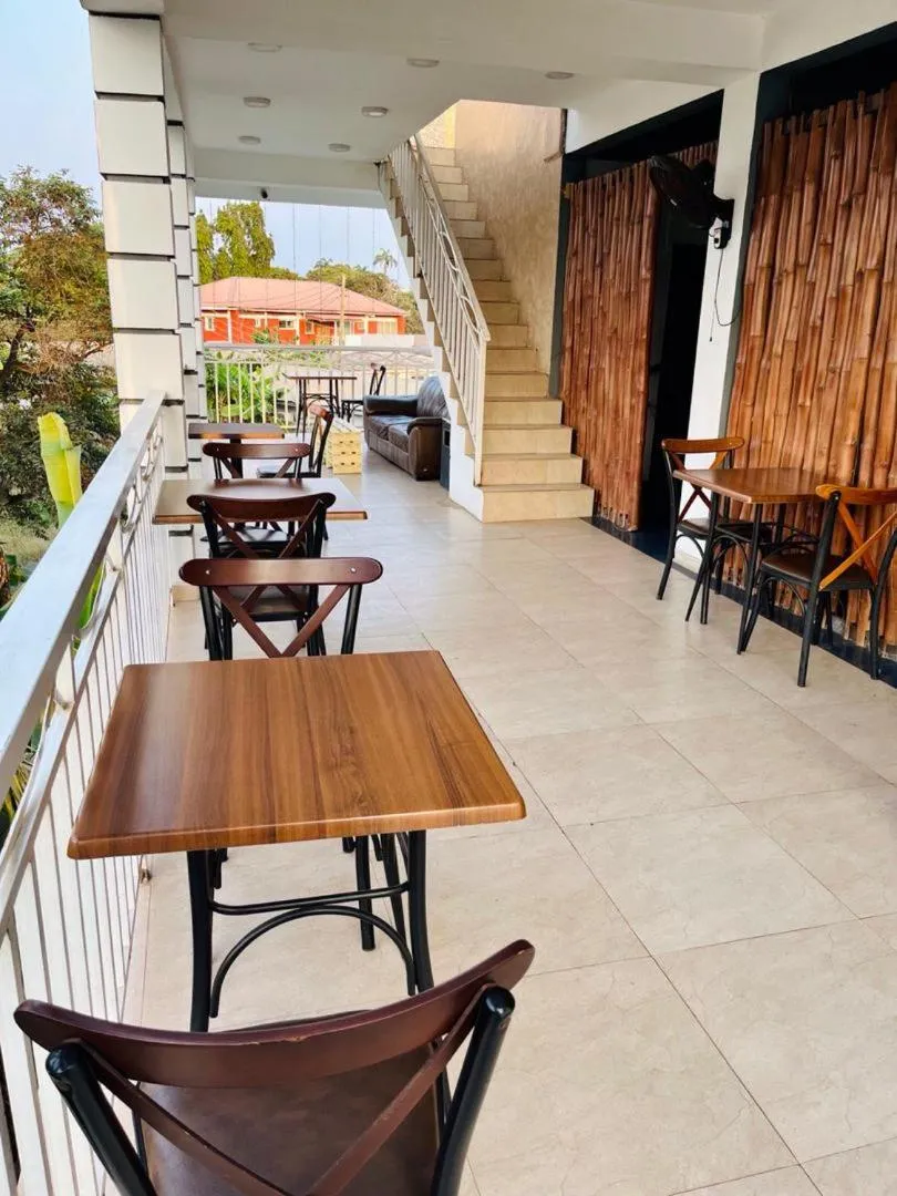 Restaurant/places to eat in Van Der Salle