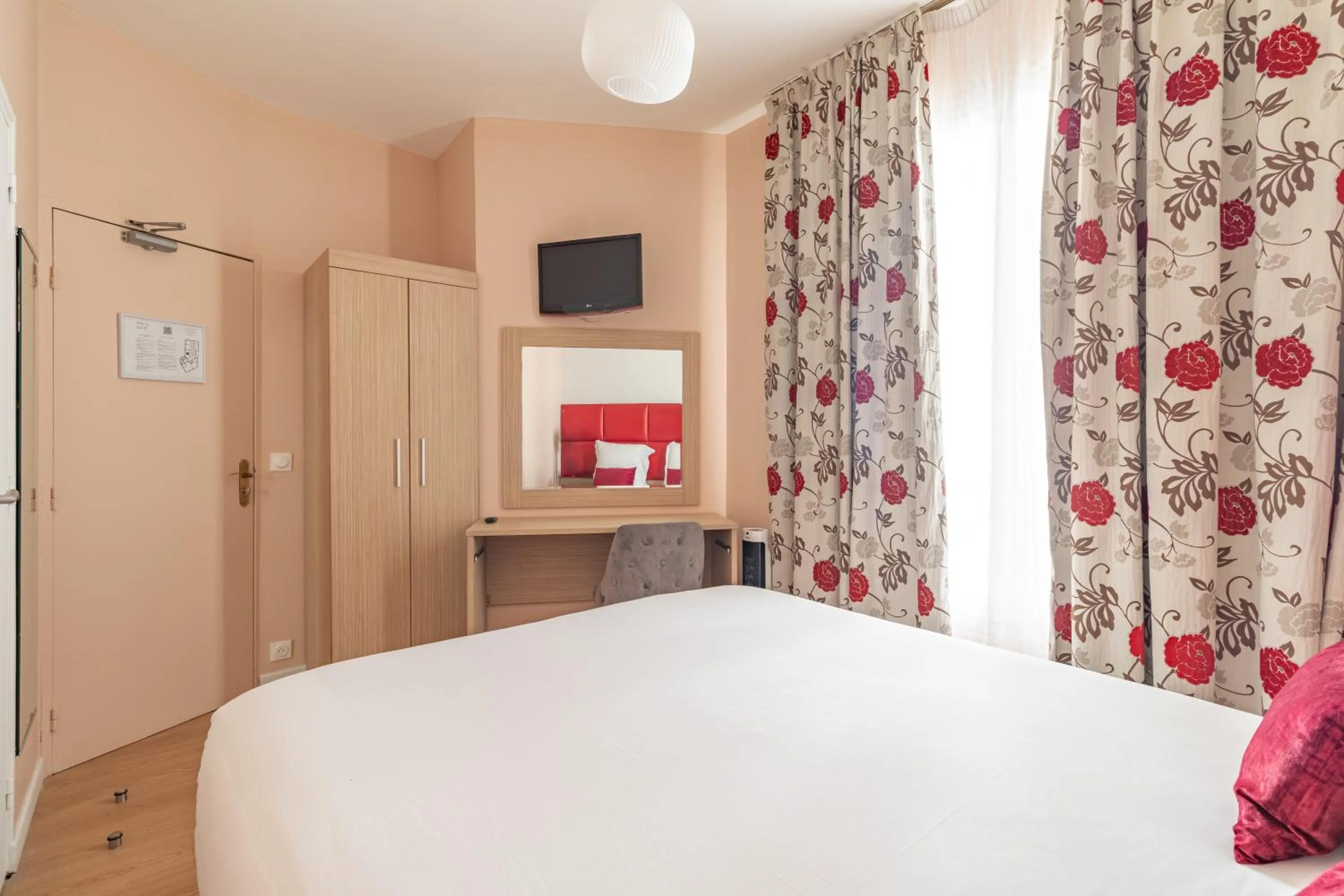 Bed in Hotel Riviera OPERA Cadet