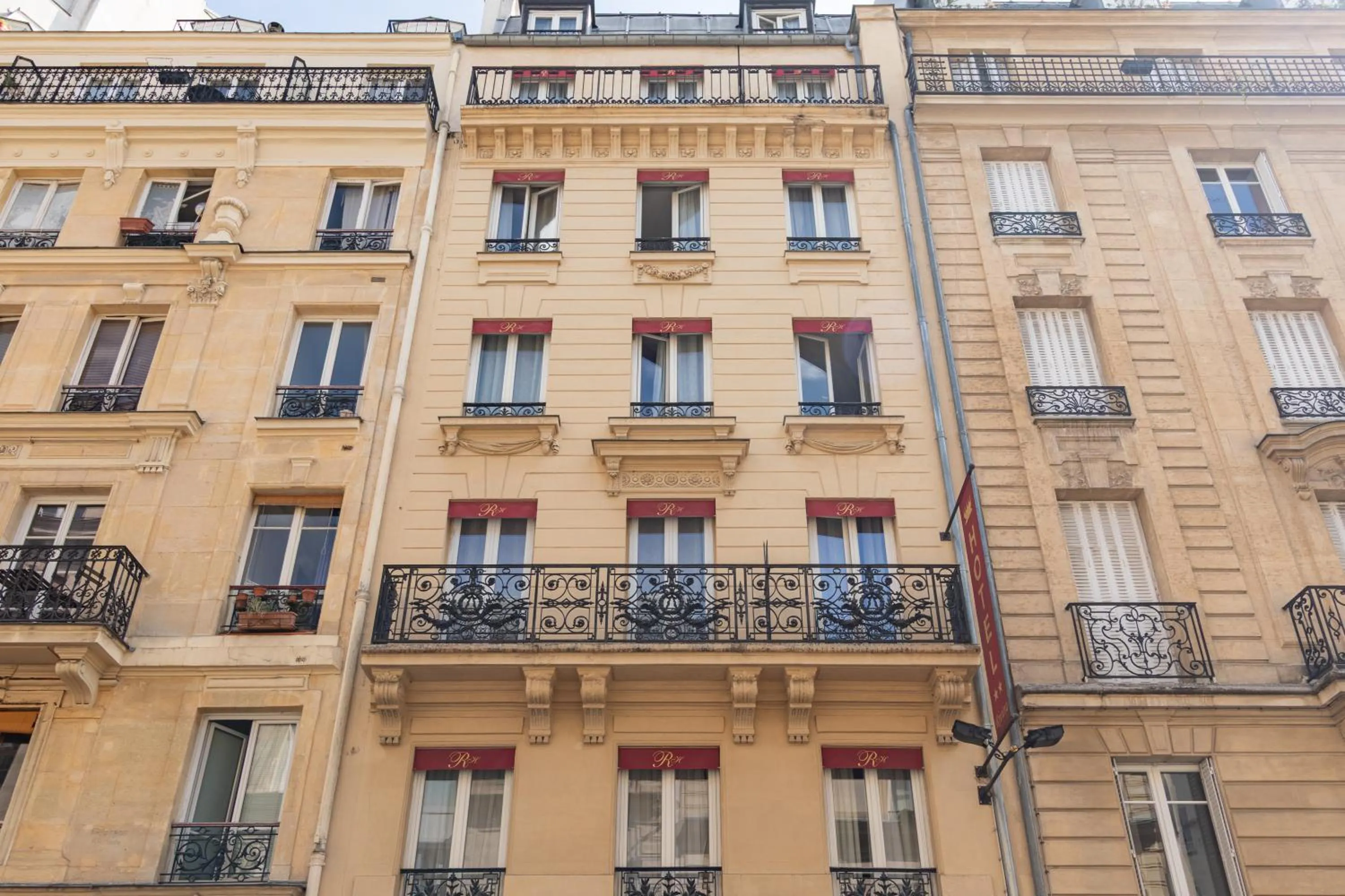 Property building in Hotel Riviera OPERA Cadet