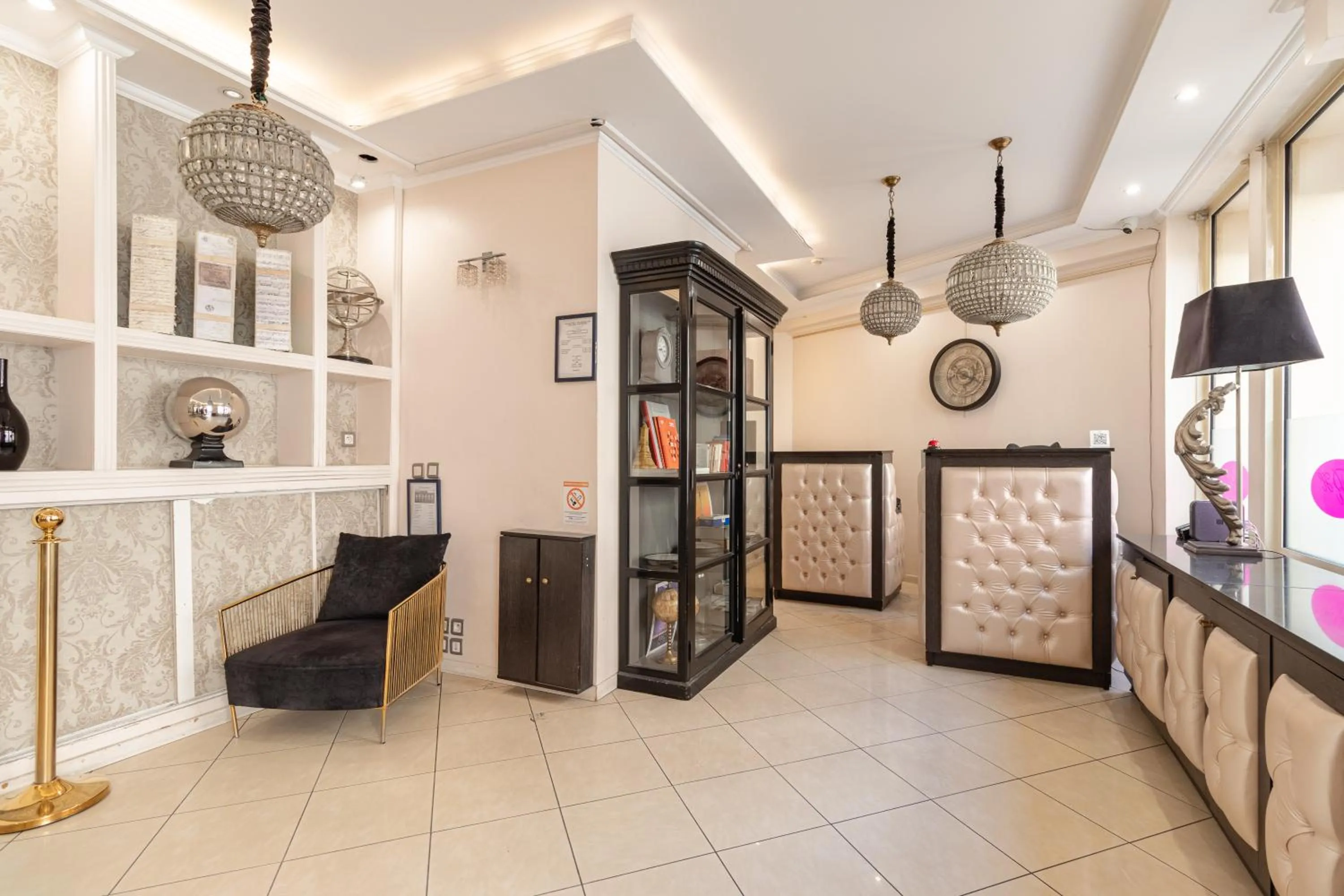 Lobby or reception in Hotel Riviera OPERA Cadet