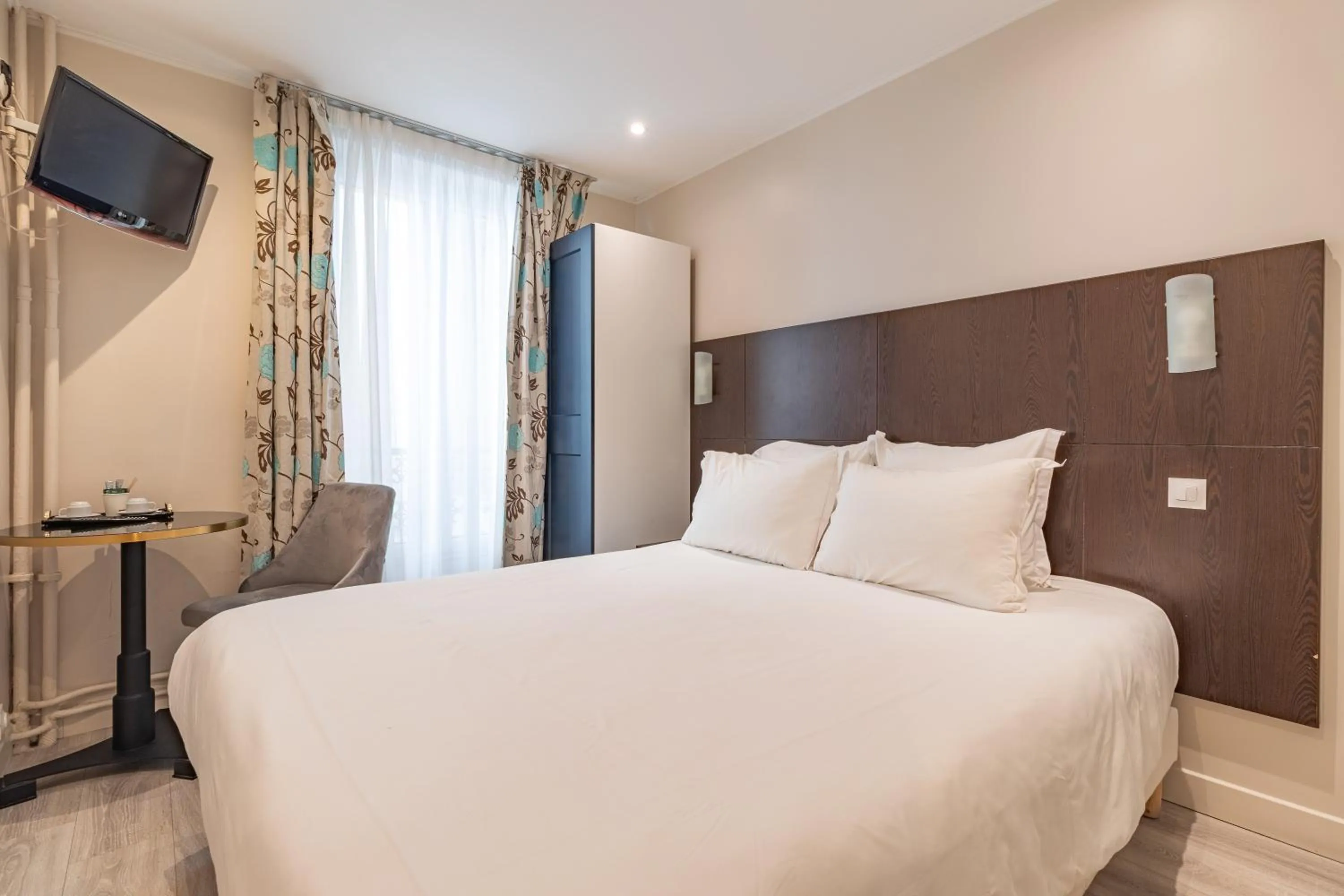 Bed in Hotel Riviera OPERA Cadet