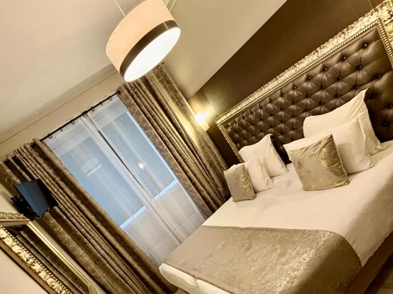 Bed in Hotel Riviera OPERA Cadet