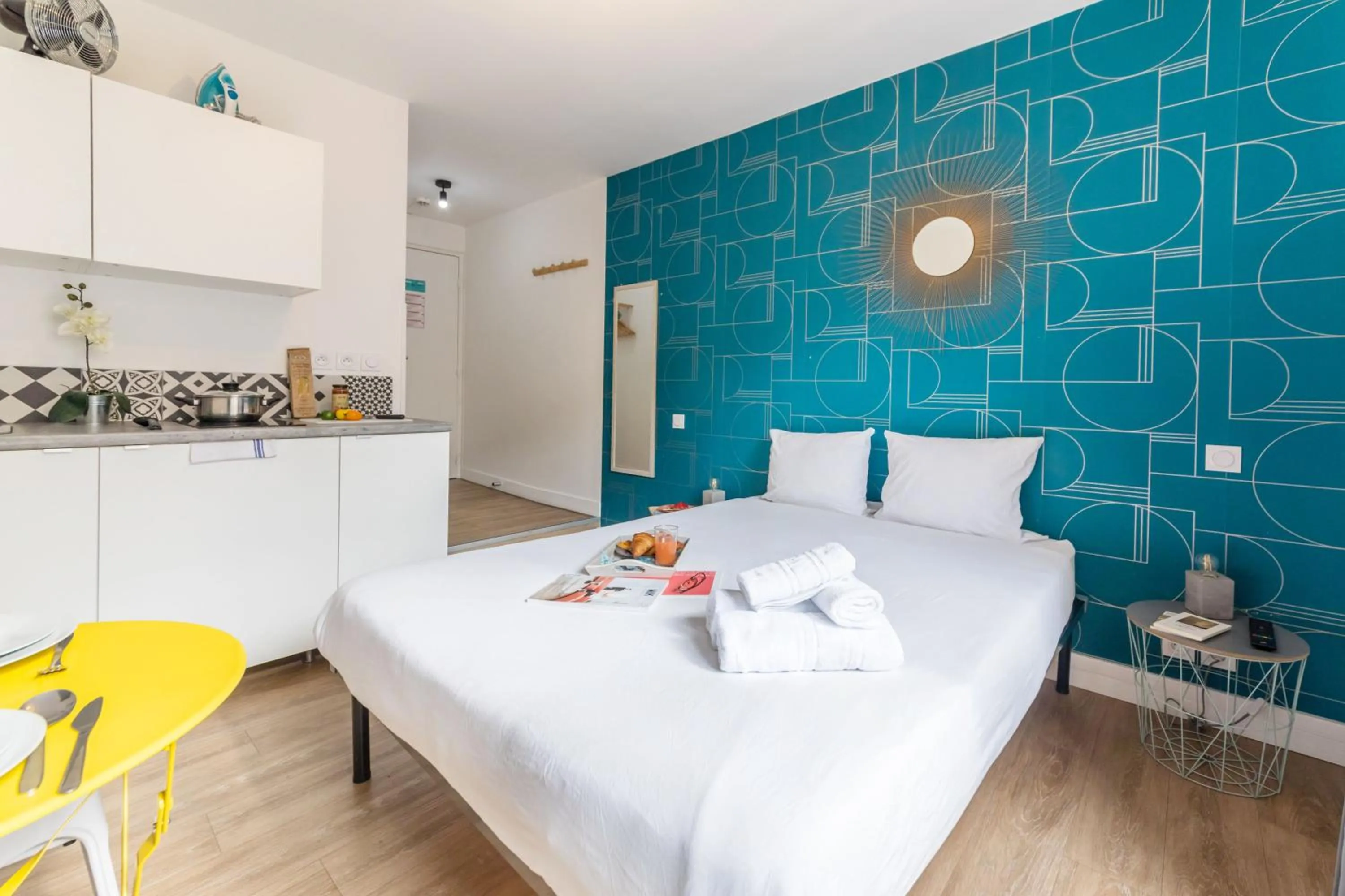 Living room, Bed in WS St Germain - Quartier Latin