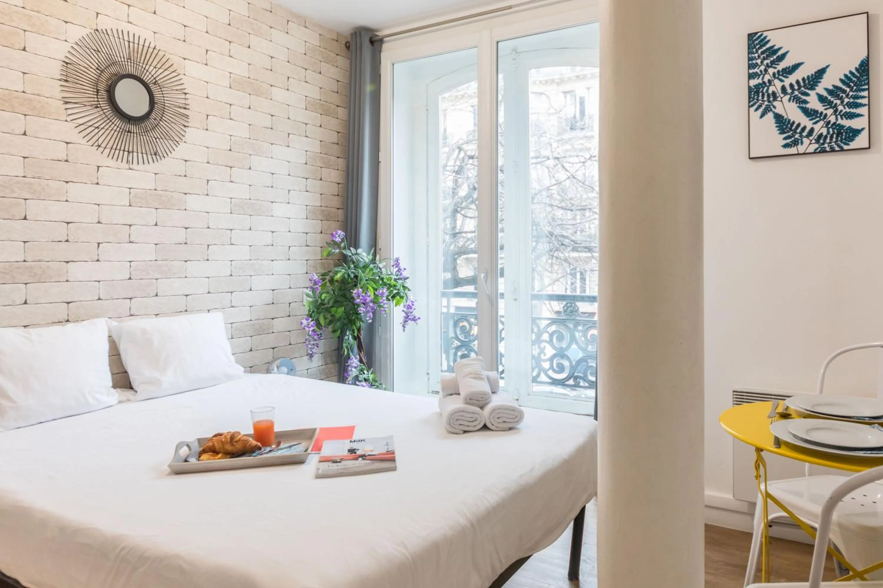 Living room, Bed in WS St Germain - Quartier Latin